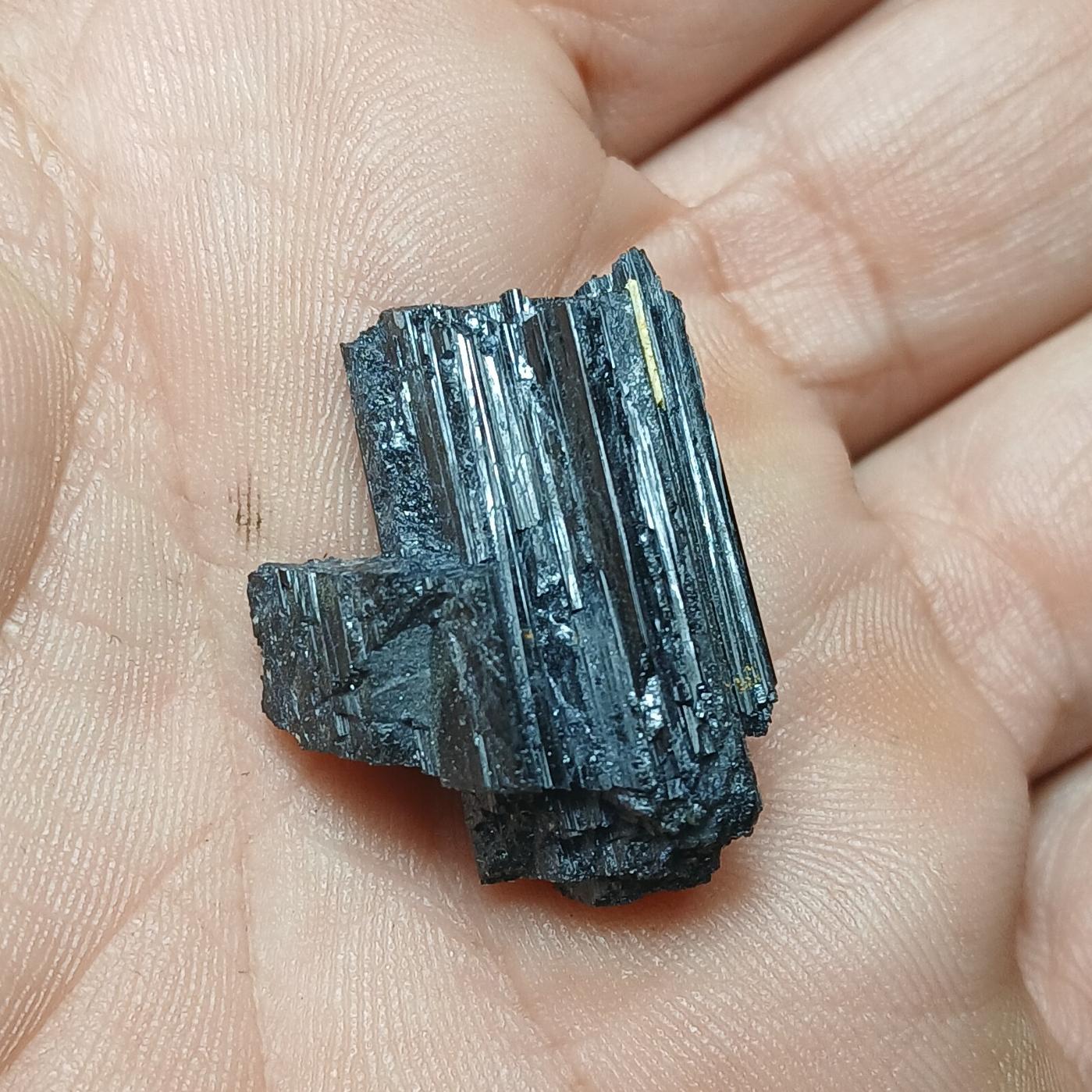 تورمالین کد14 ابعاد 2/5سانت