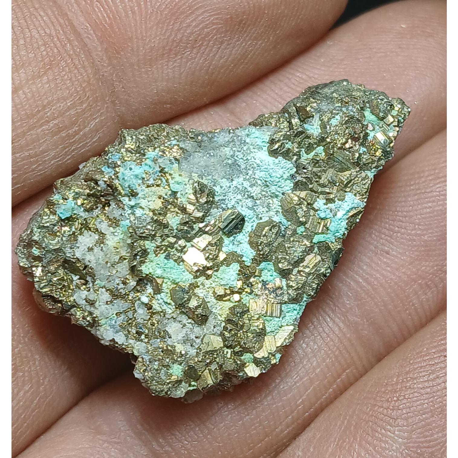 پیریت همروشدی فیروزه کد1_ابعاد3×2سانت