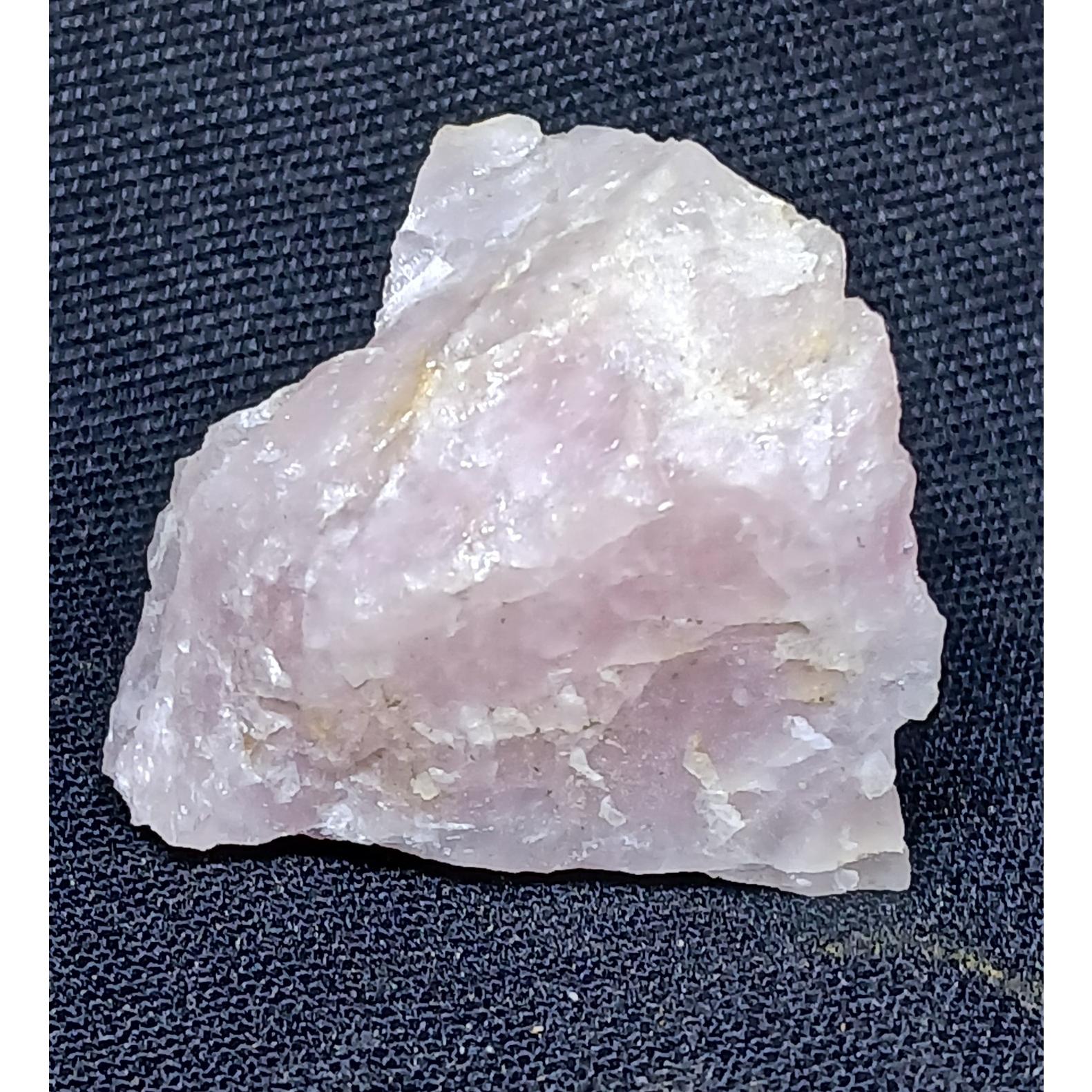 رزکوارتز نمونه خاص خوش رنگ کد13