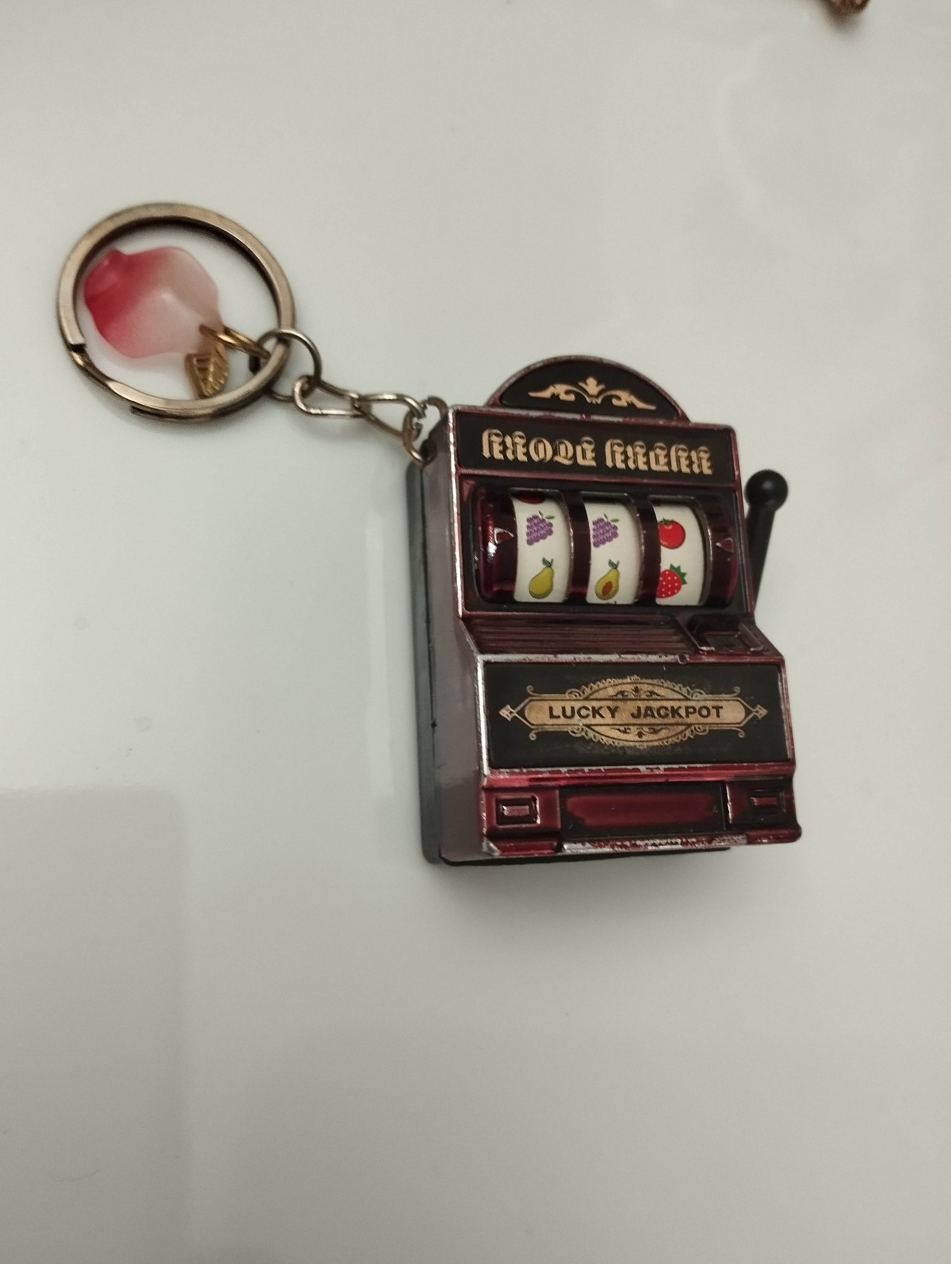 جاکلیدی و آویز تزیینی