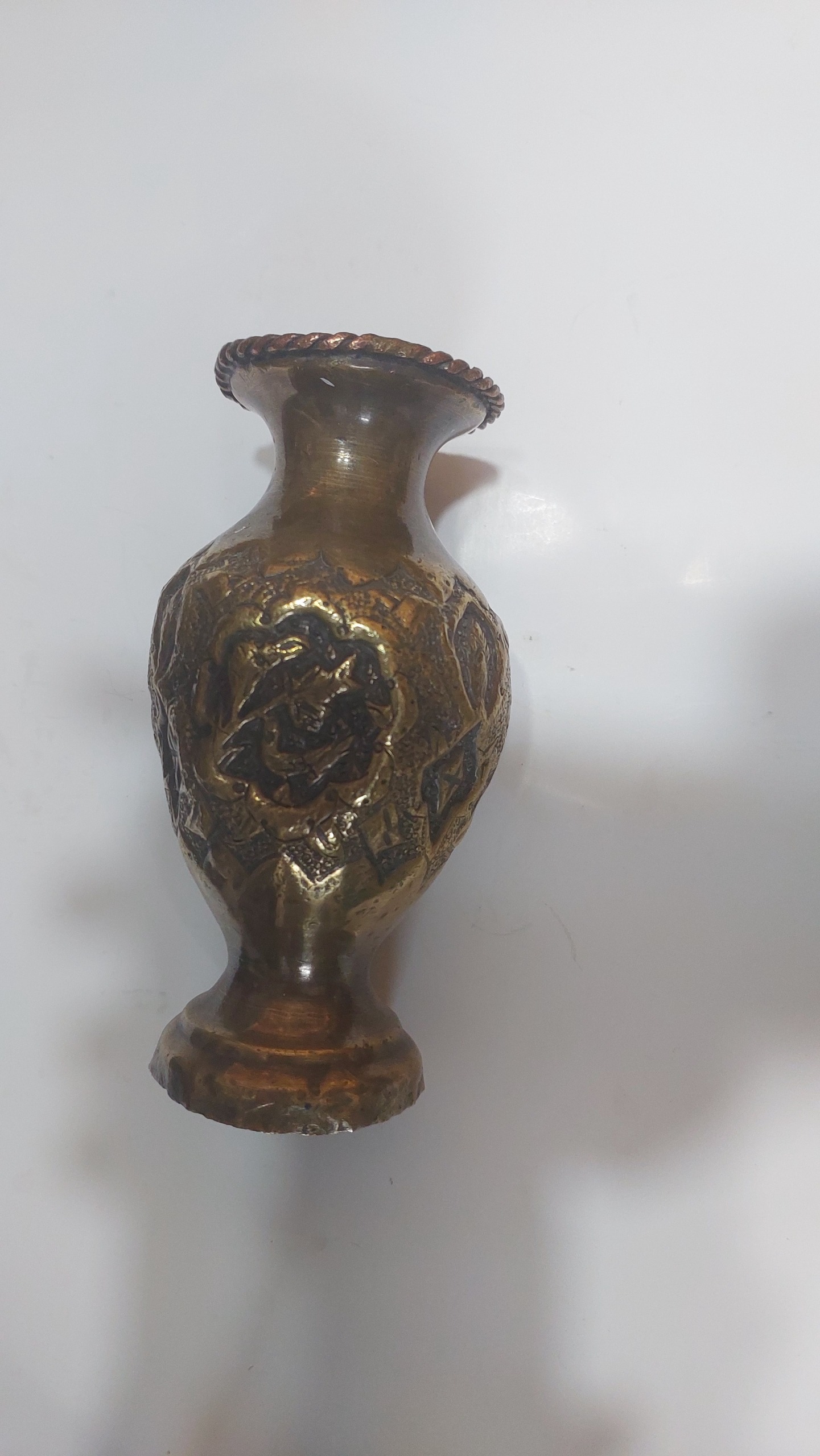 گلدان مسی قلمزنی قدیمی