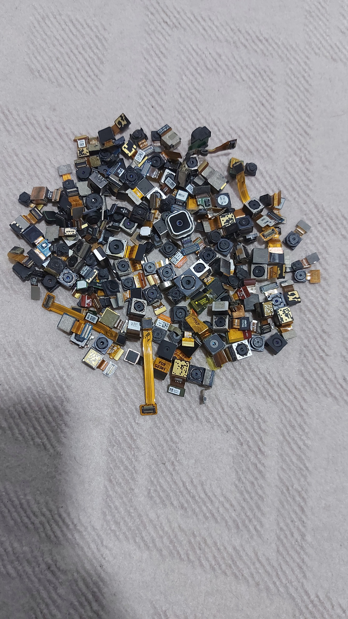 تعدادی دوربین گوشی