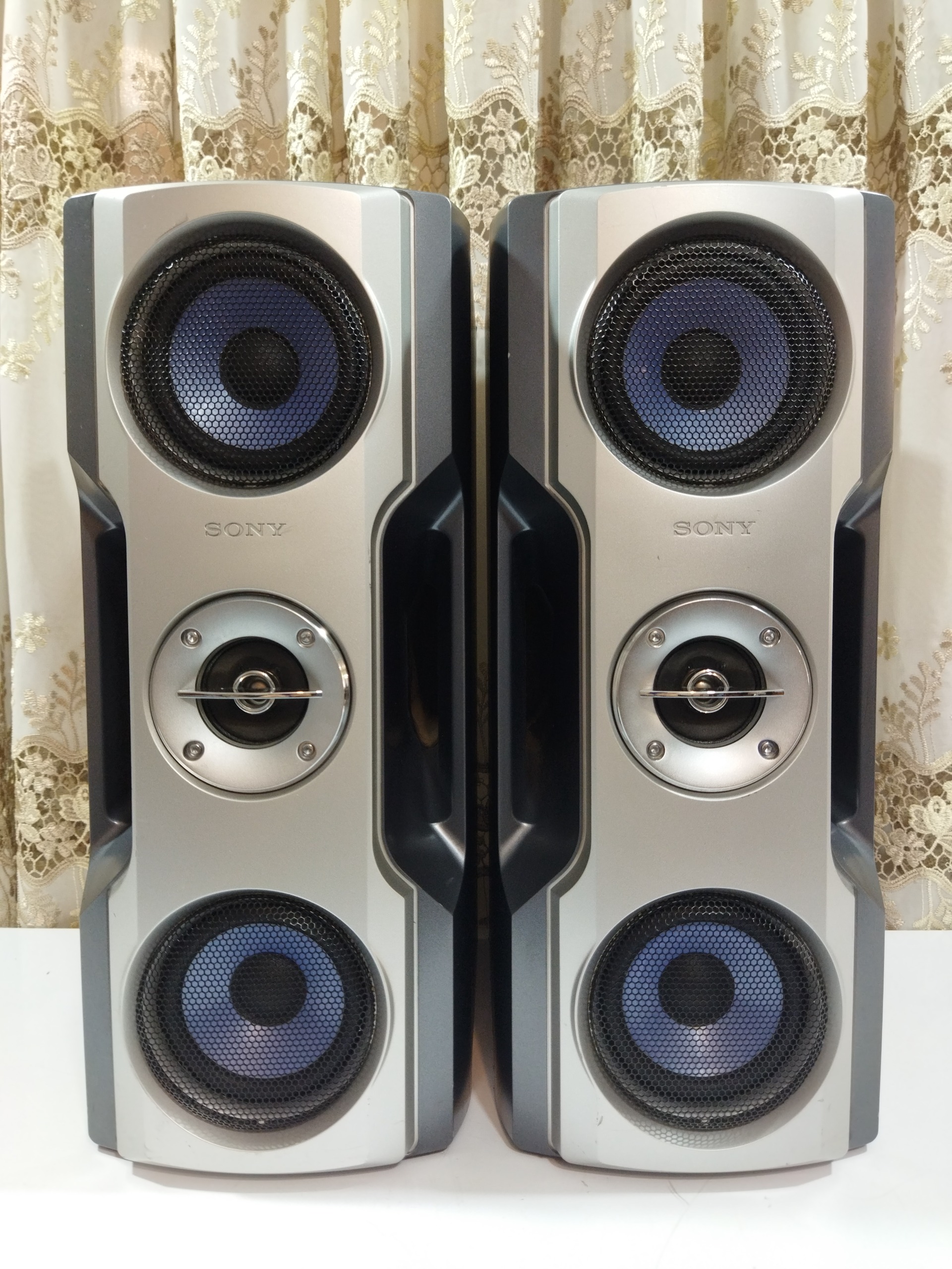 یک جفت سوراند ایستاده سونی