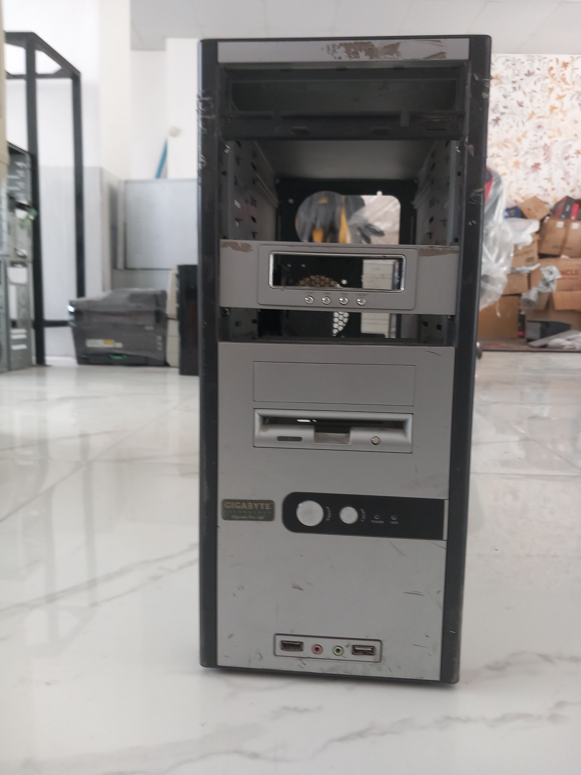 قاب کیس خالی استوک گیگابایت