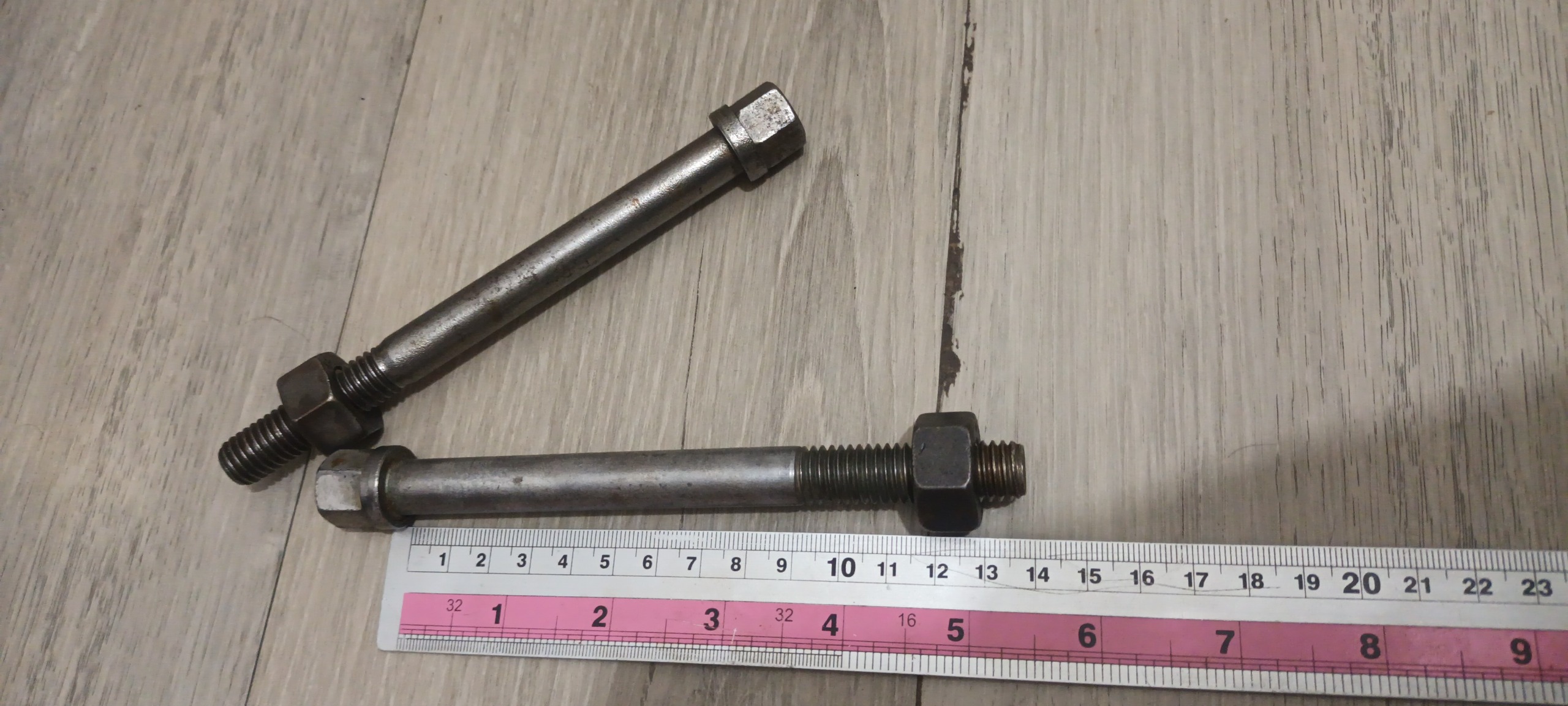 پیچ ومهره کربن استیل گرید 8.8وقطر16mmوطول140mm