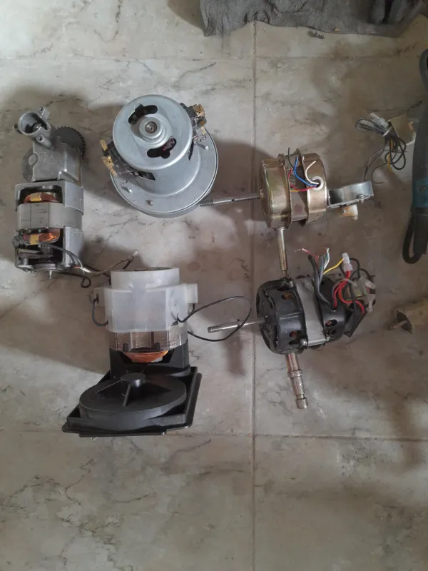 تعدادی موتور لوازم خانگی برقی