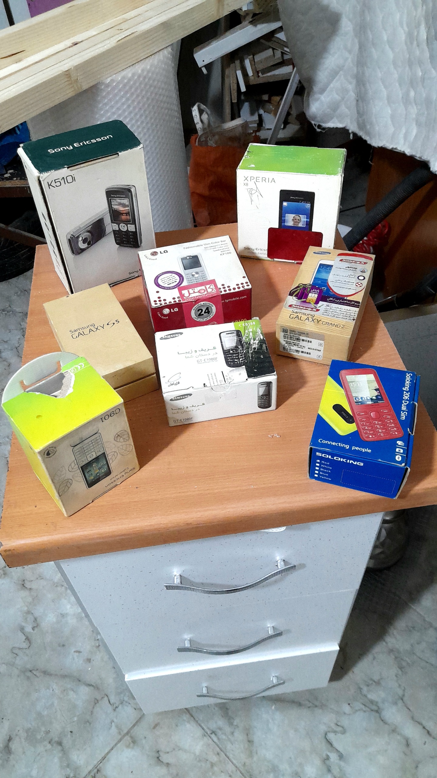 تعداد 8 عدد کارتن گوشی