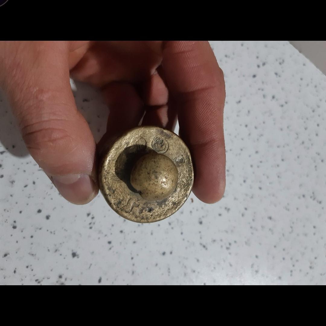 سنگ ترازو با مهر شیر خورشید