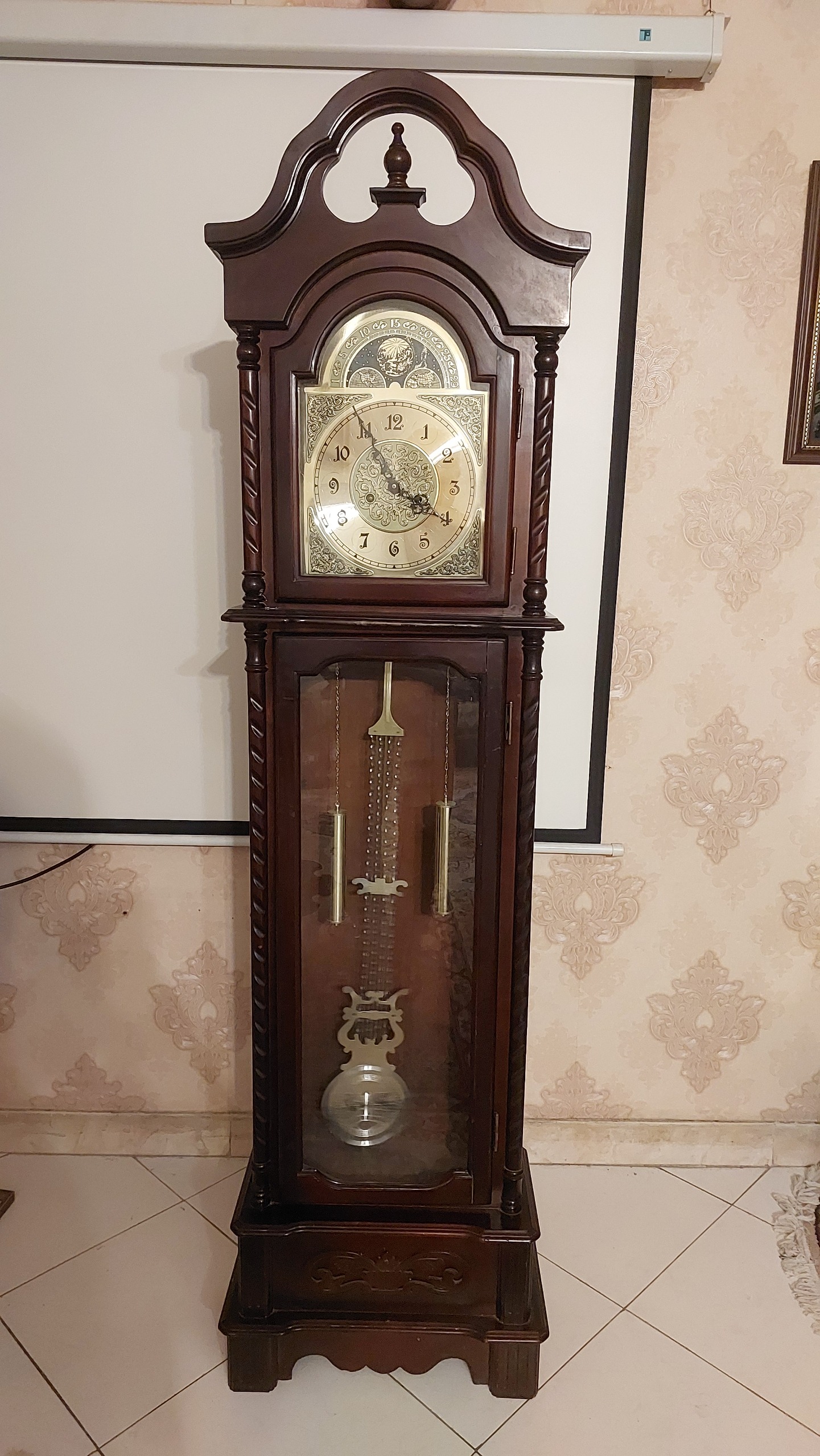 ساعت دوکوک ایستاده