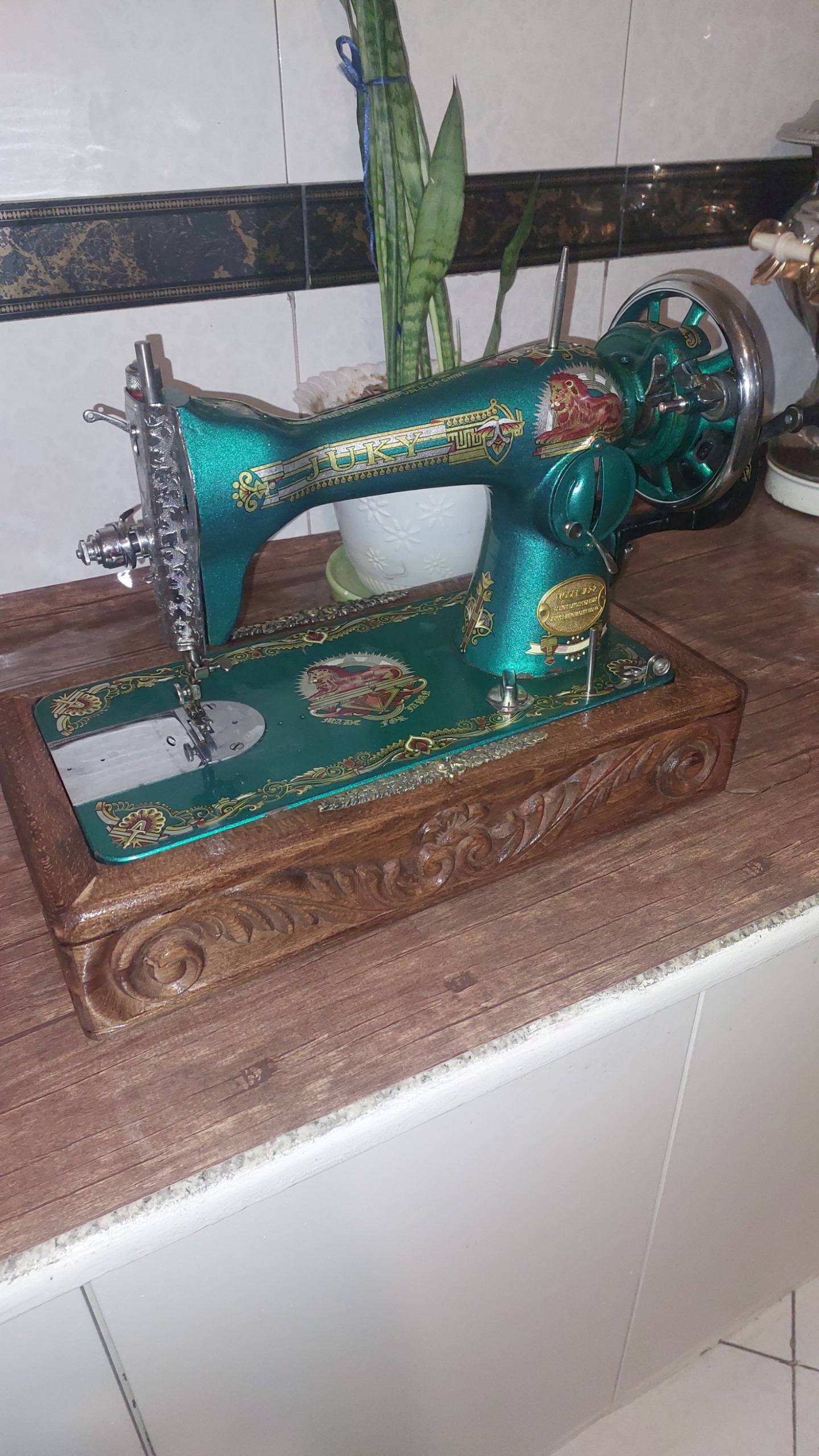 چرخ خیاطی قدیمی
