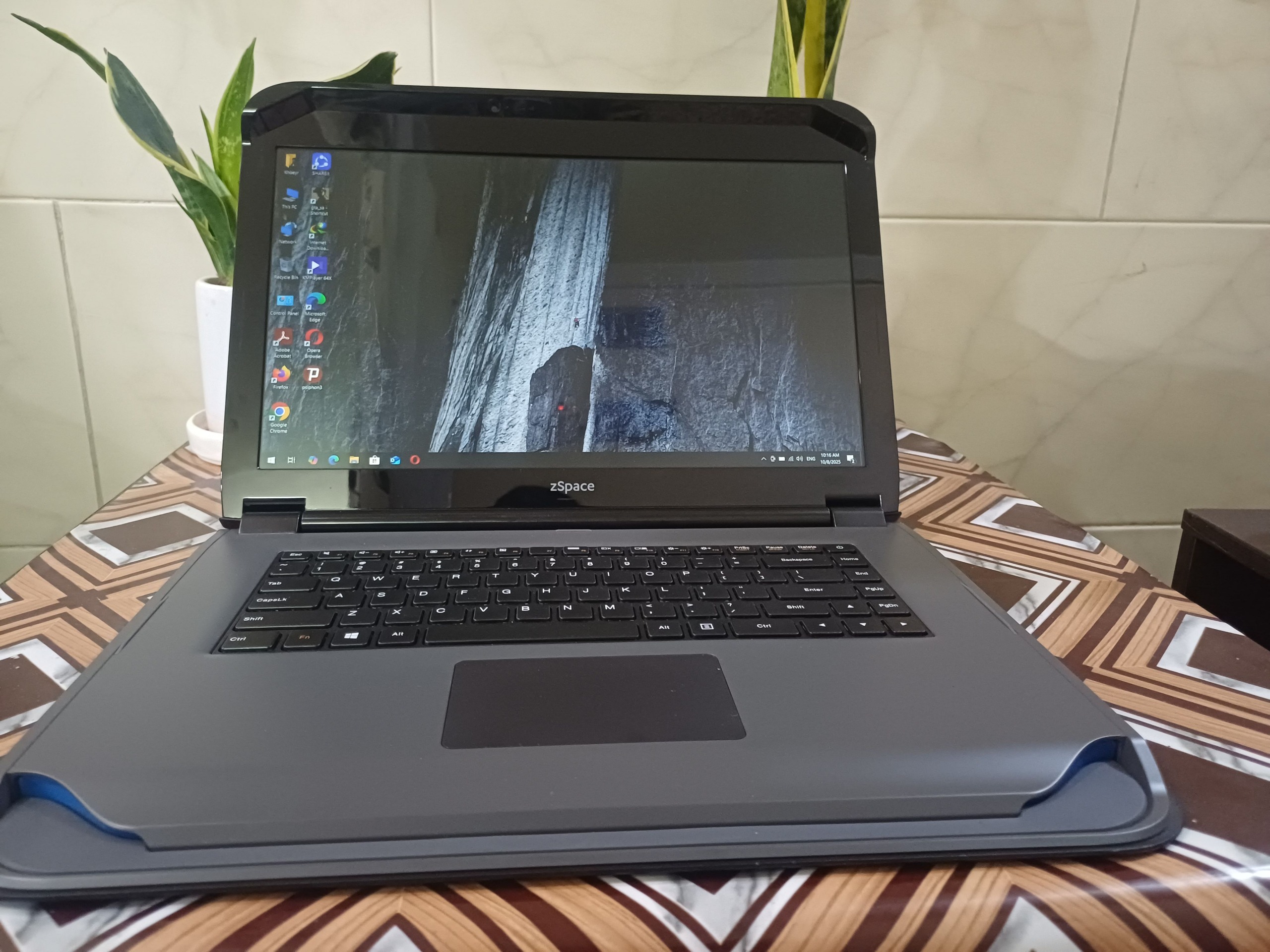 لپ تاپ zSpace