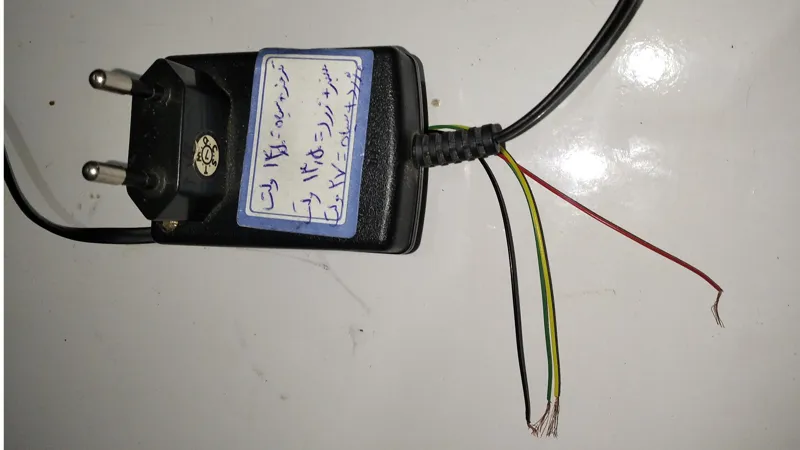 آداپتور ولتاژ متغیر