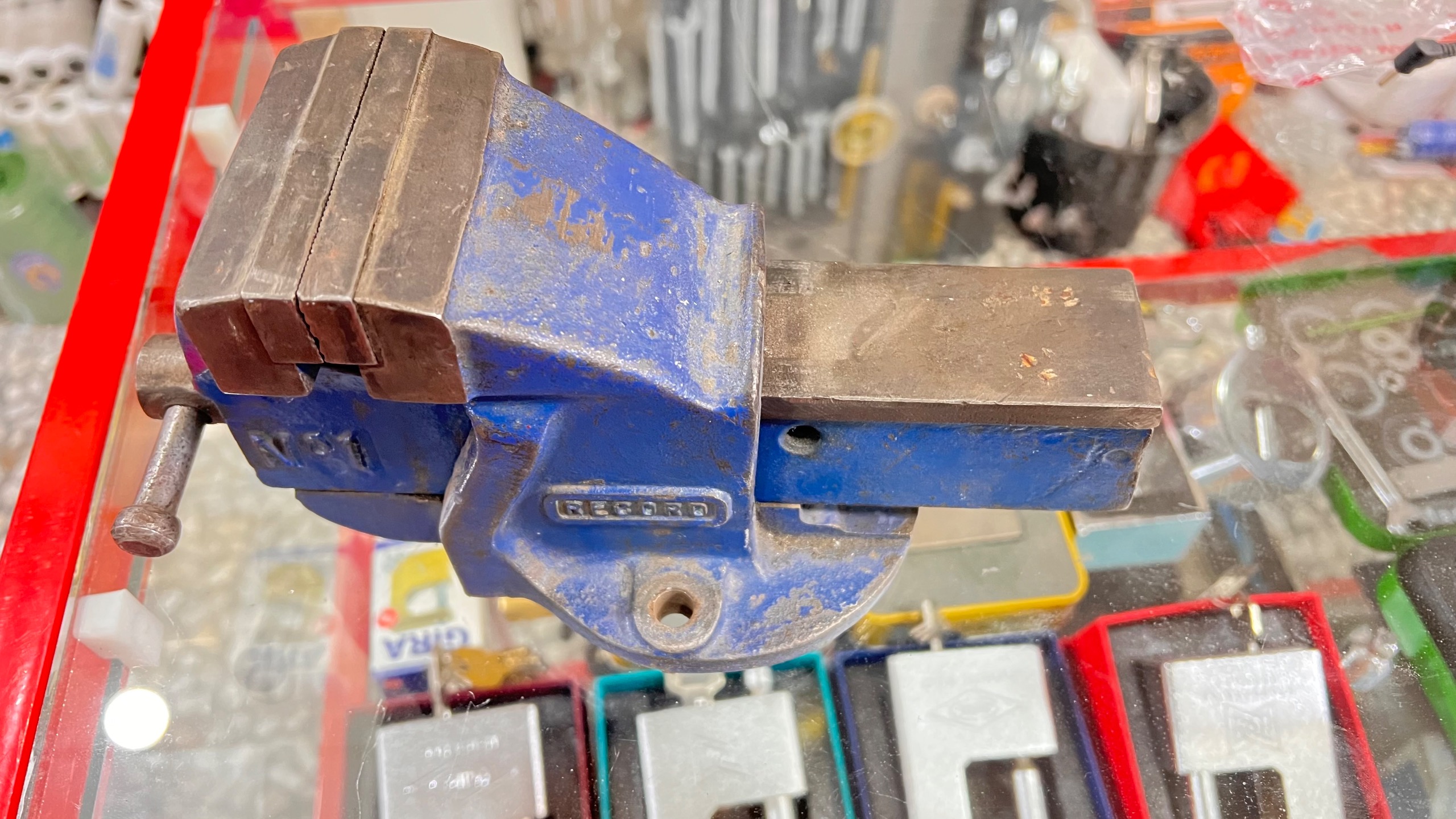 گیره رو میزی رکورد record انگلیس