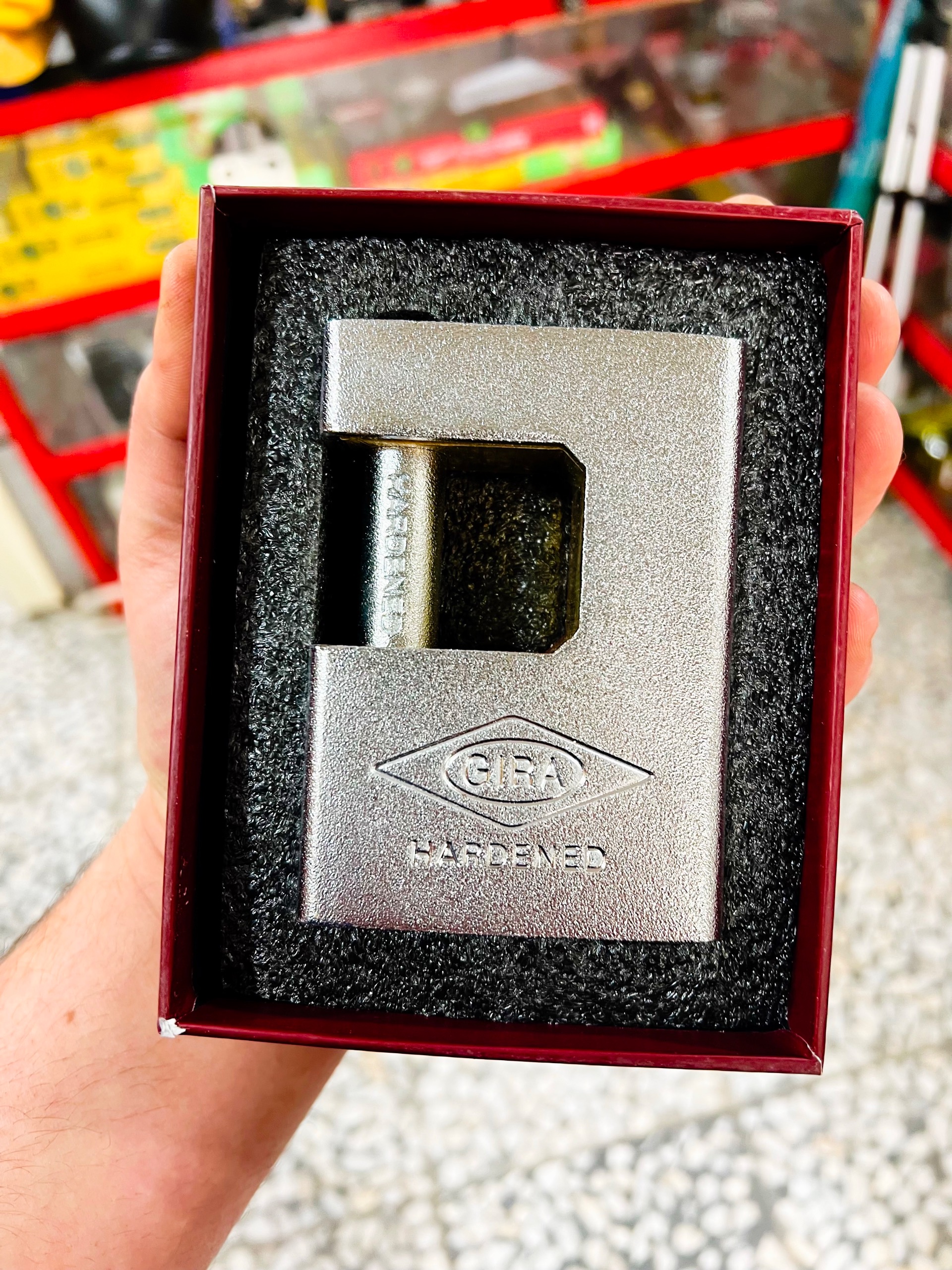 قفل کتابی ضد برش و اسید باکد فنی 036 از گیرا GIRA