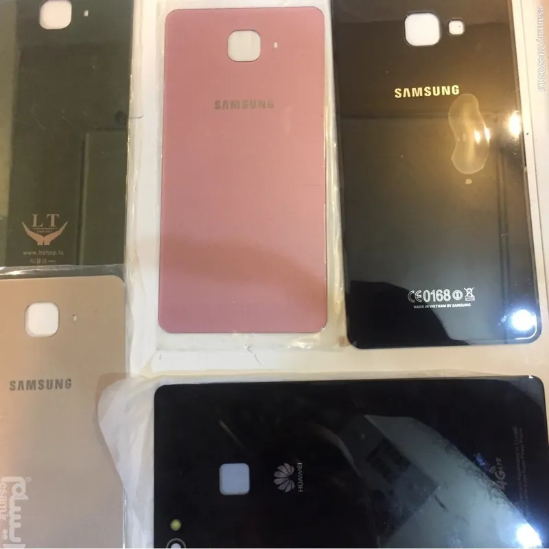 در پشت شیشه ای گوشی موبایل