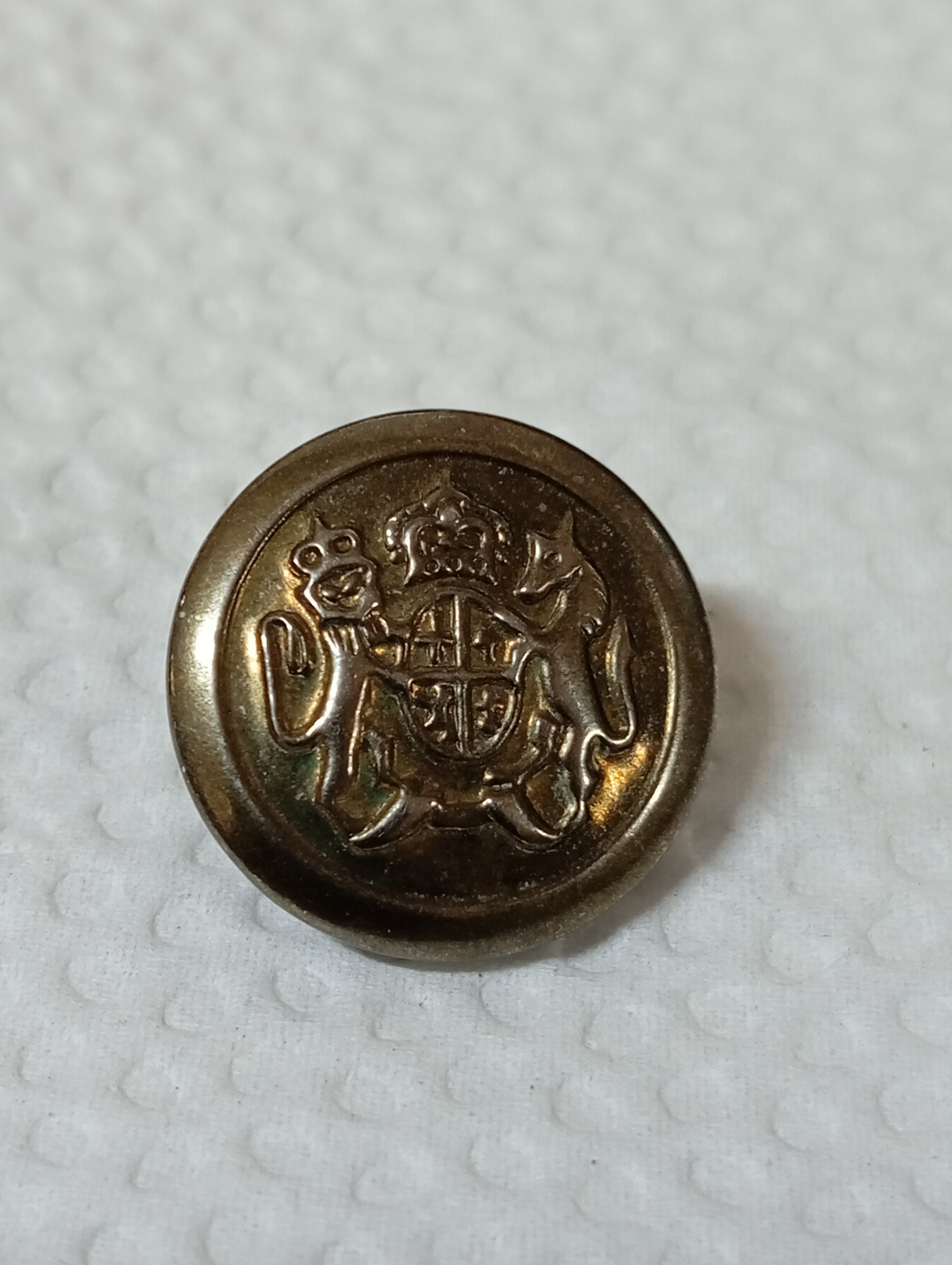 دکمه نظامی قدیمی