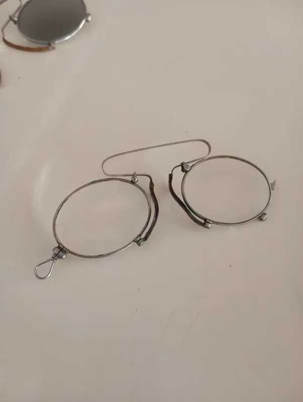 عینک دسته عصایی طبی قدمت بالای 100سال