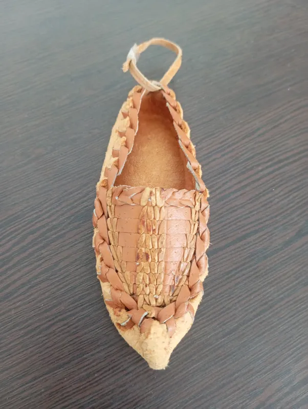 کفش دستساز چرم اصل کوچک قدیمی اروپایی