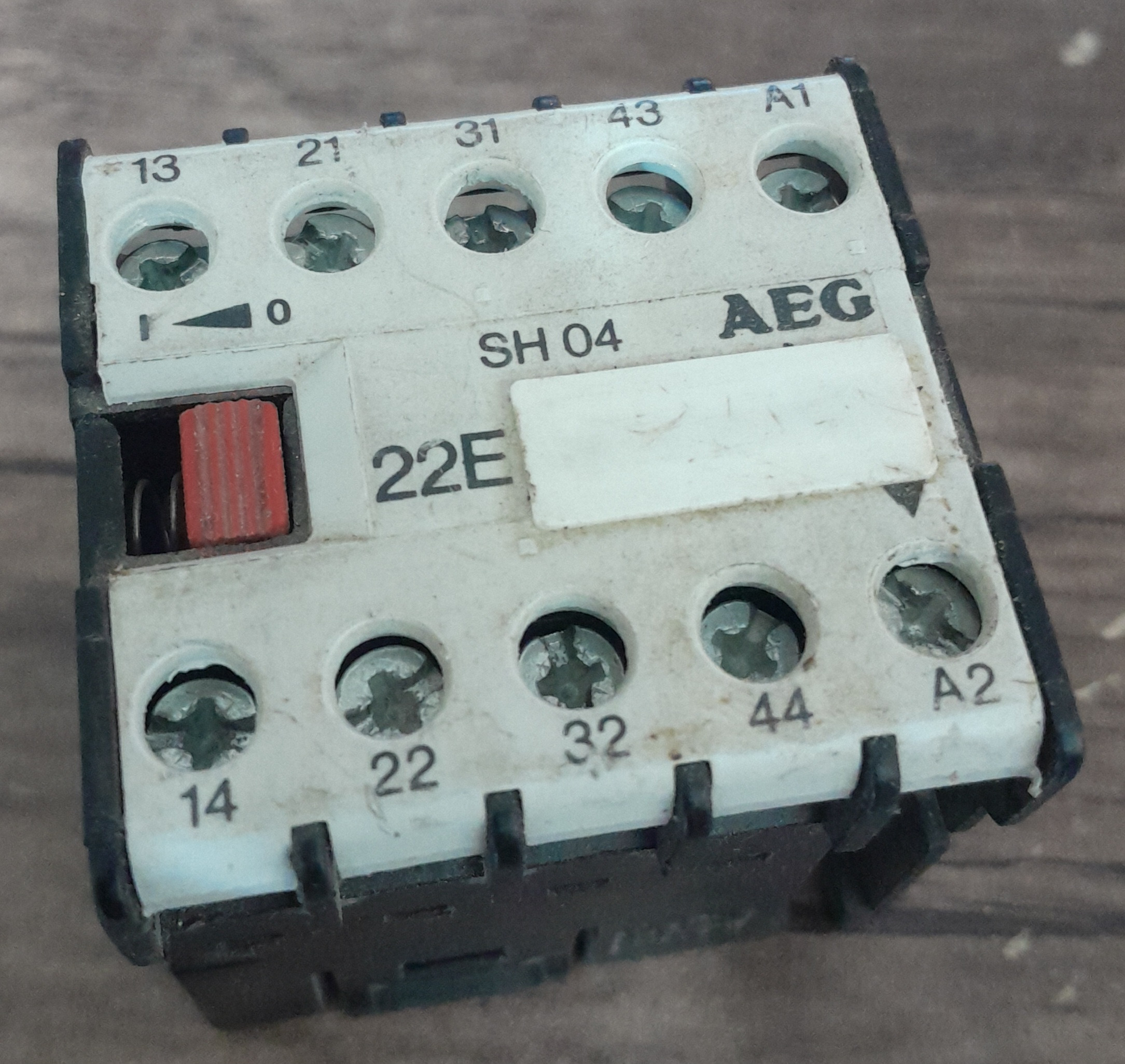 کنتاکتور AEG SH04 22E