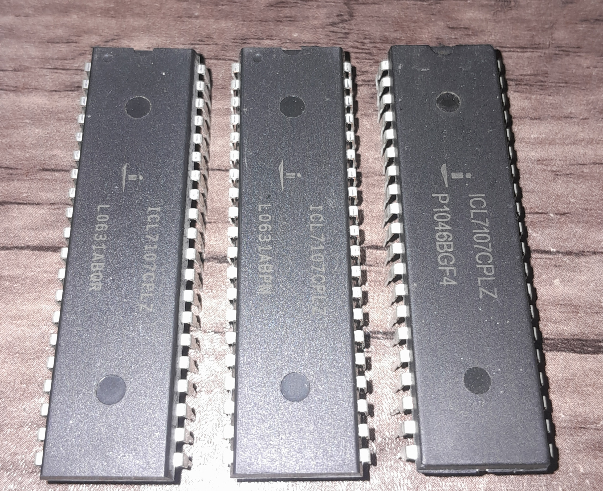 ای سی ICL7107CPLZ ریفر (قیمت هر عدد)