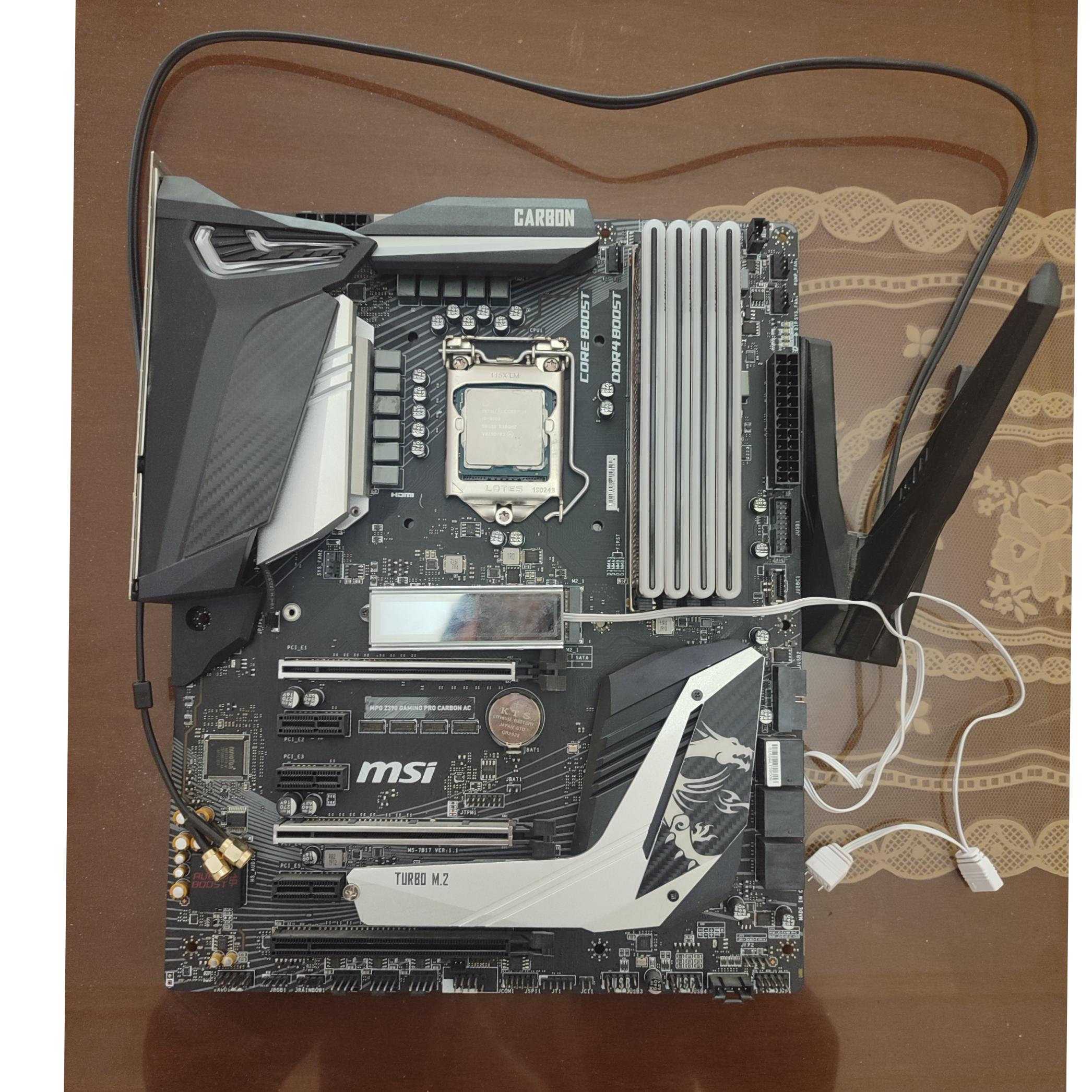 Z390pro carboni9 9900 4ta 8gb ram 3600klevv