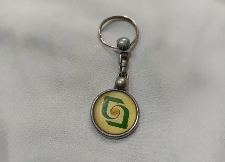 جاکلیدی فلزی قدیمی موسسه مالی و اعتباری قوانین