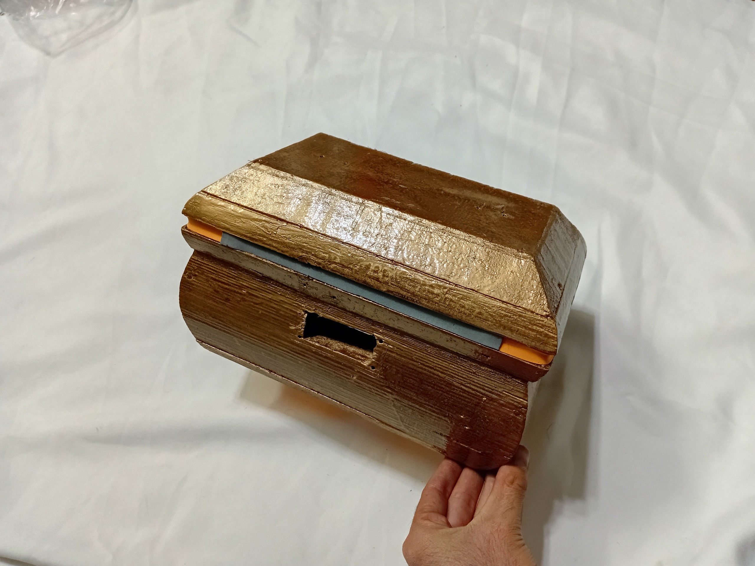 صندوق چوبی بزرگ قدیمی