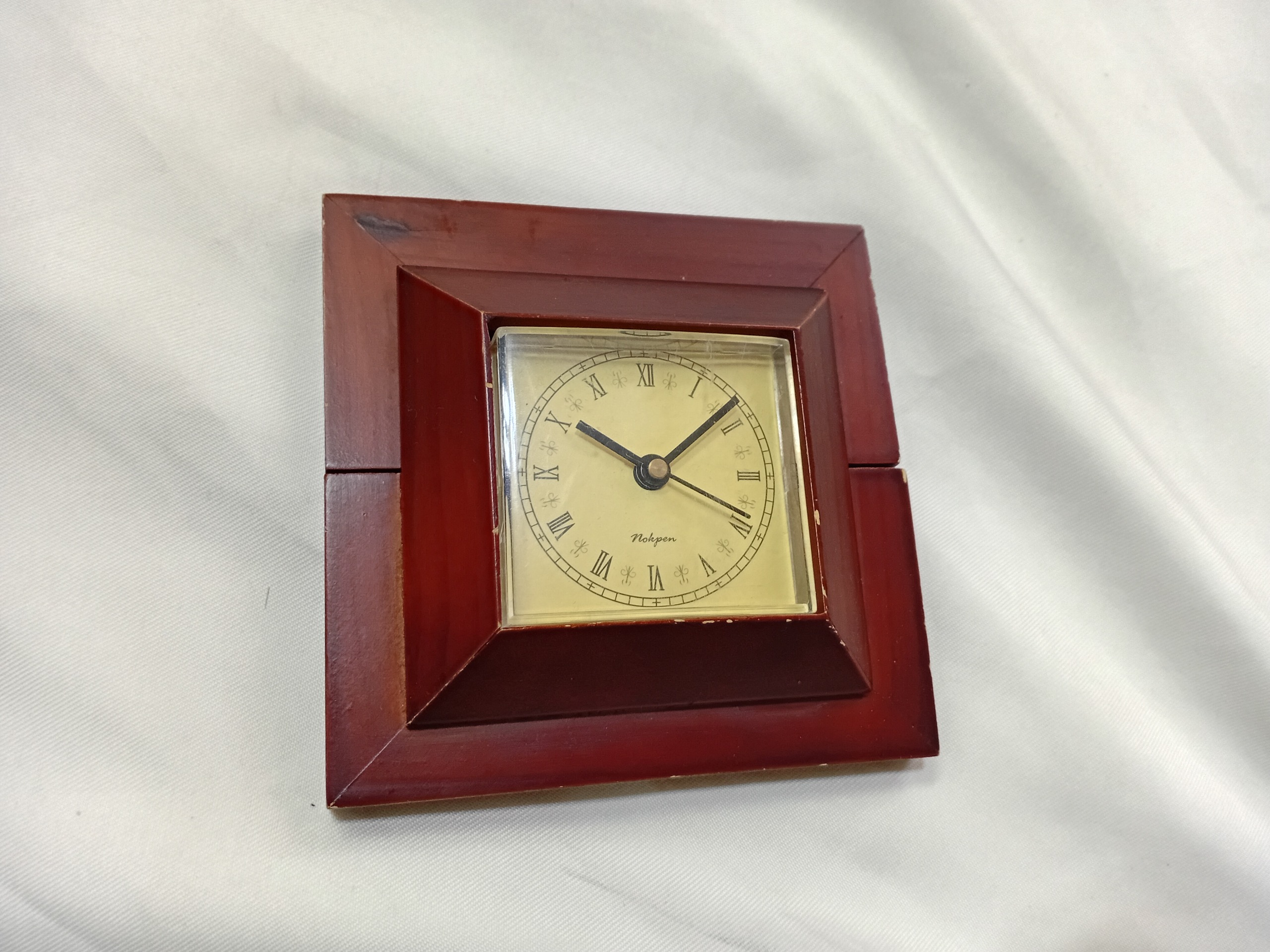 ساعت رومیزی بدنه چوبی  قدیمی