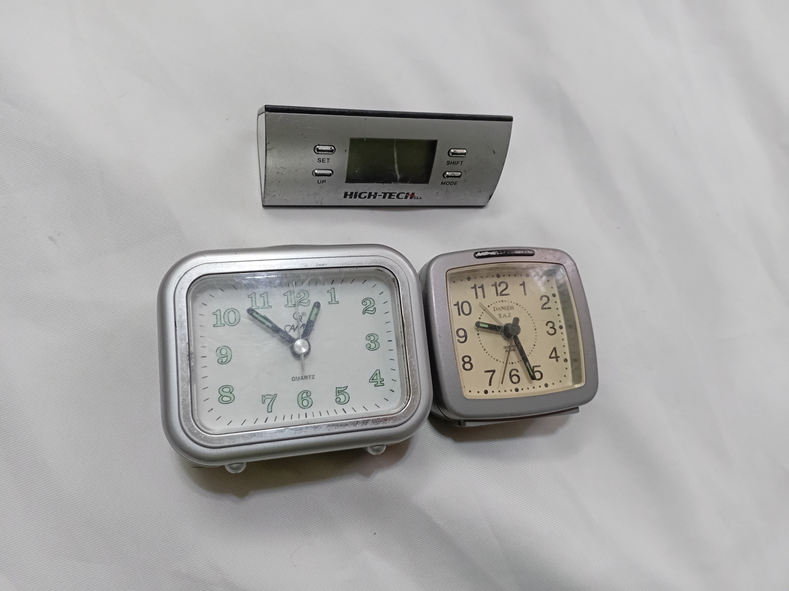 سه عدد ساعت رومیزی قدیمی ایراد دار خراب
