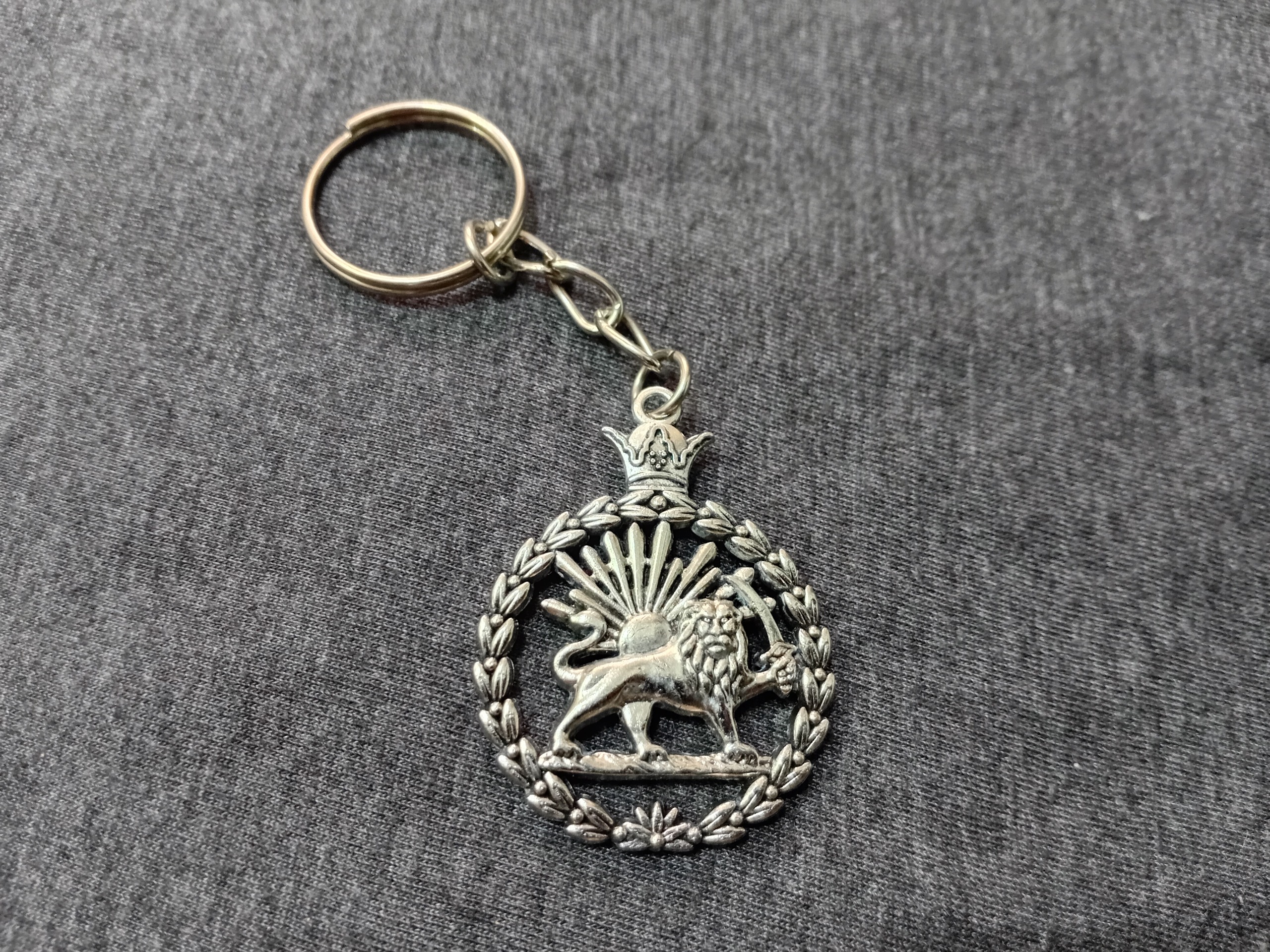 جاکلیدی فلزی نقره ای شیر و خورشید