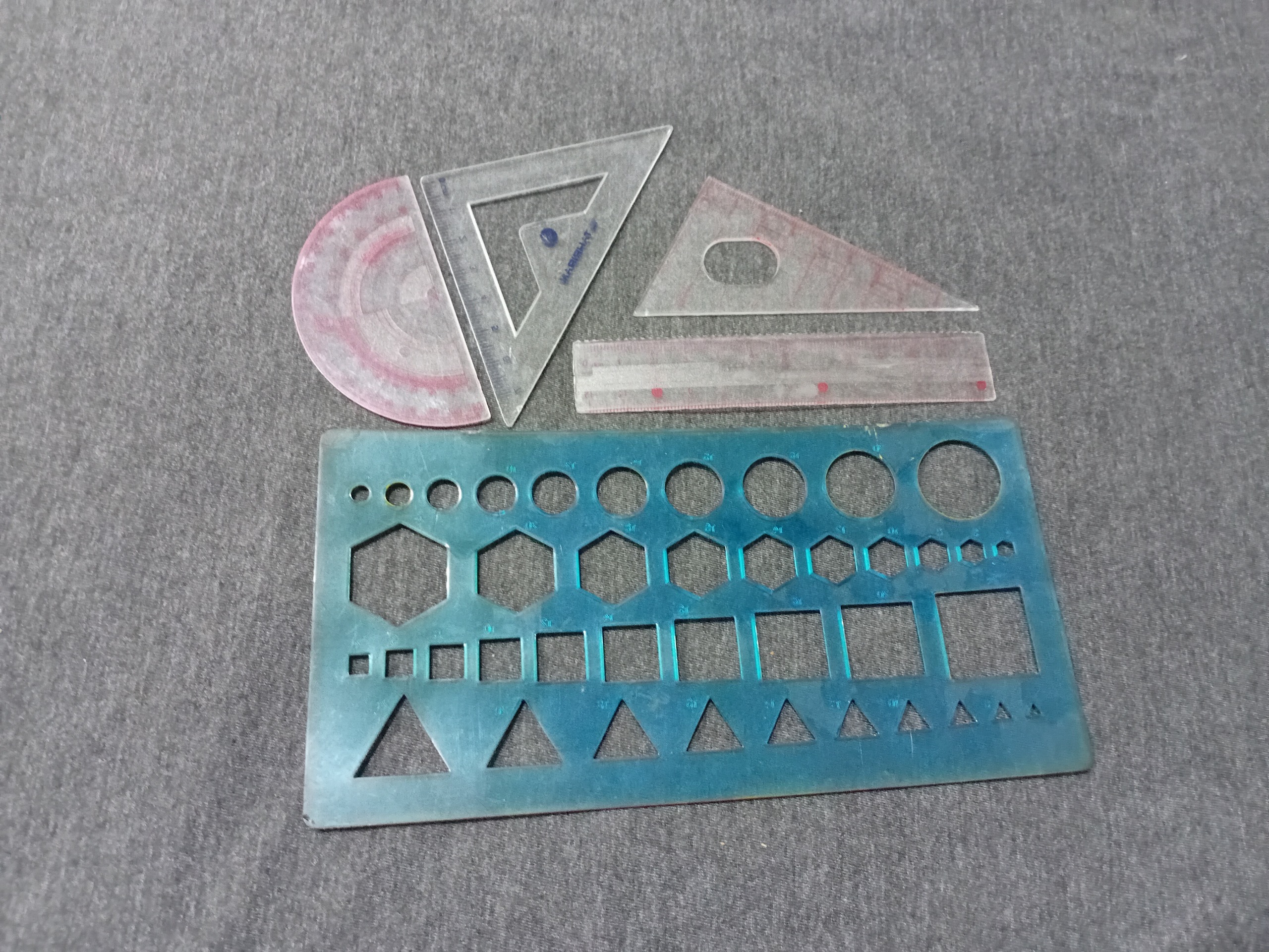 مجموعه پنج عدد  خط کش مختلف