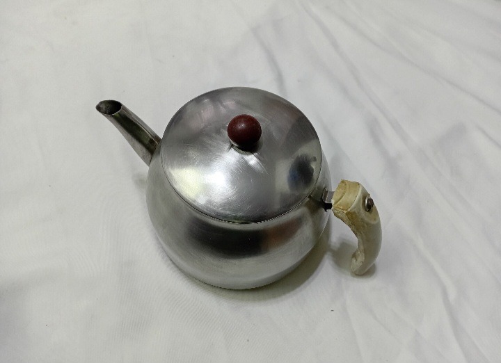 کتری استیل ساخت ترکیه سالم تمیز بدون آهک