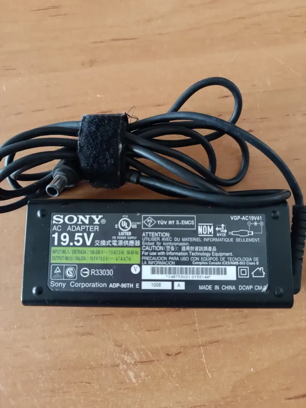 شارژر لپ تاپ اورجینال SONY 19.5 V 4.7A