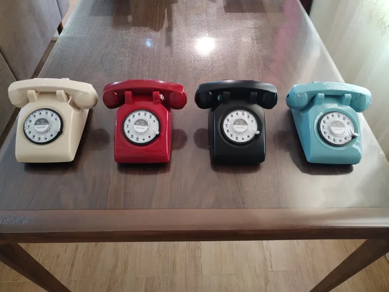 تلفن کلاسیک در 4 رنگ