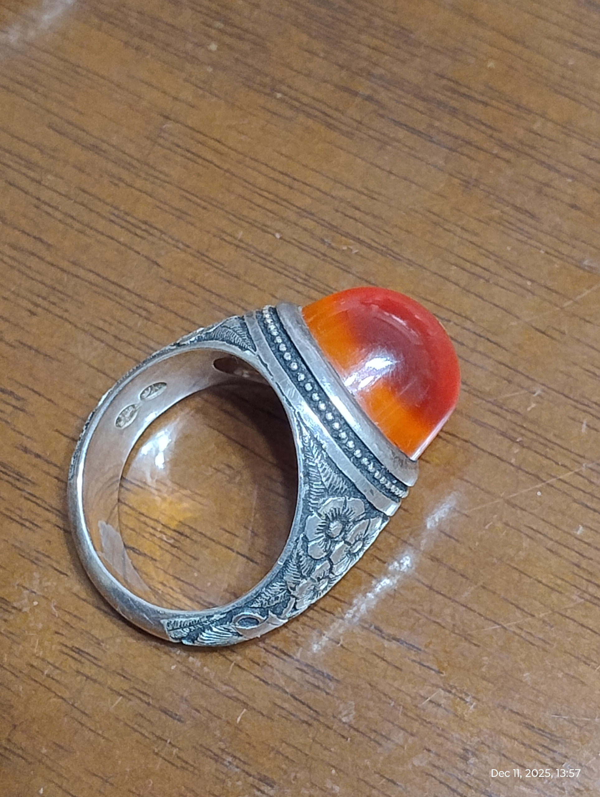 انگشتر دستساز قلم زنی و عقیق اعلا