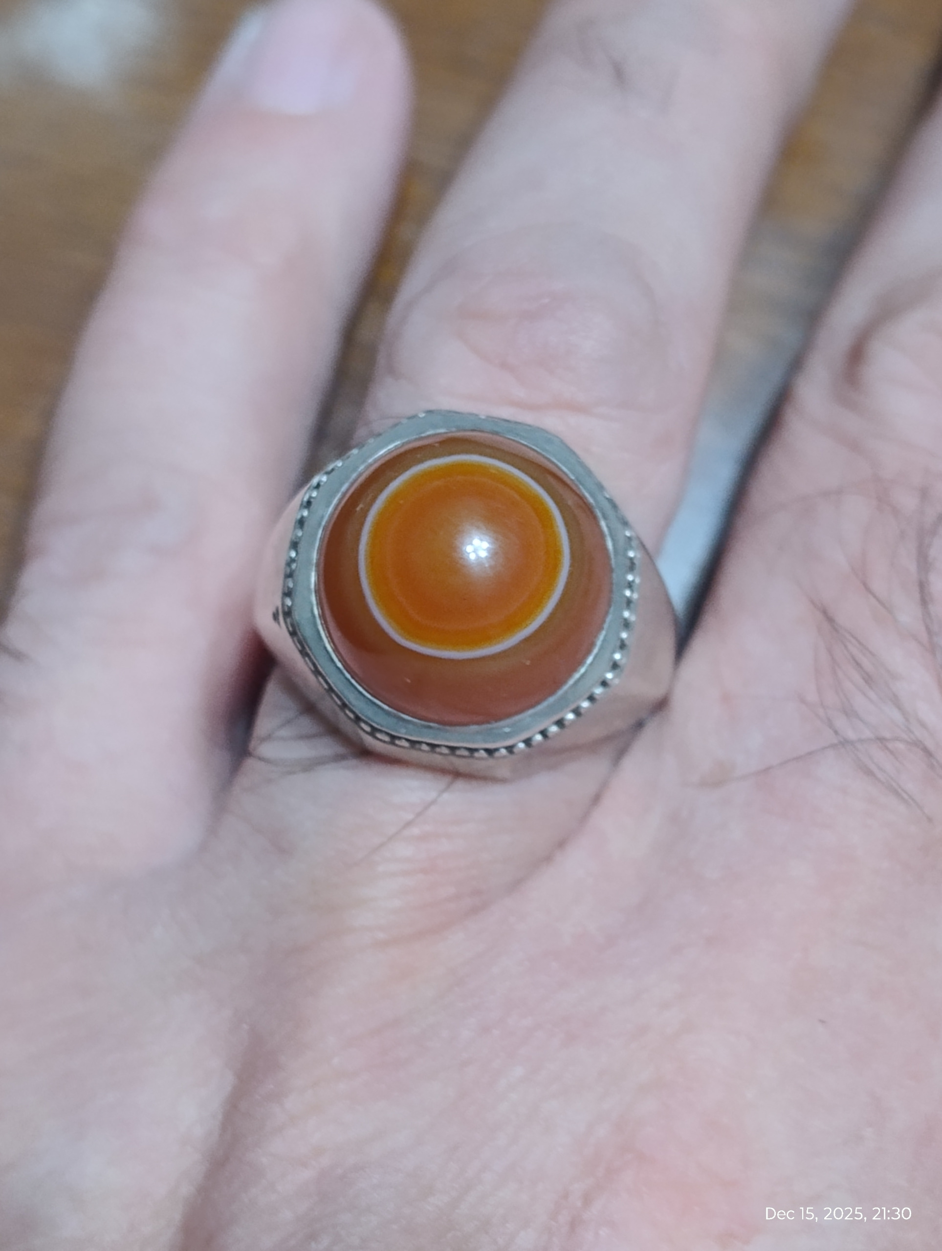 انگشتر عقیق سه پوست کهنه و زیبا