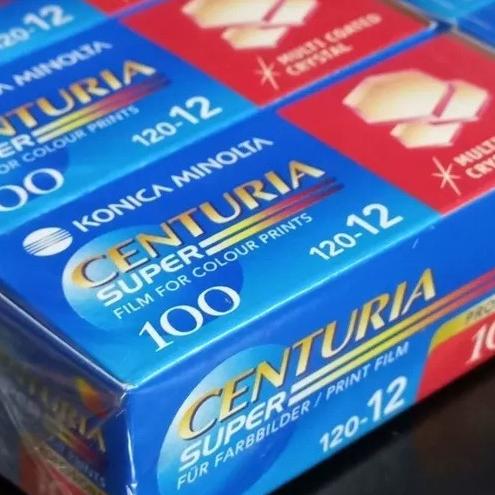 فیلم عکاسی رنگی 120 کونیکا سنچوریا