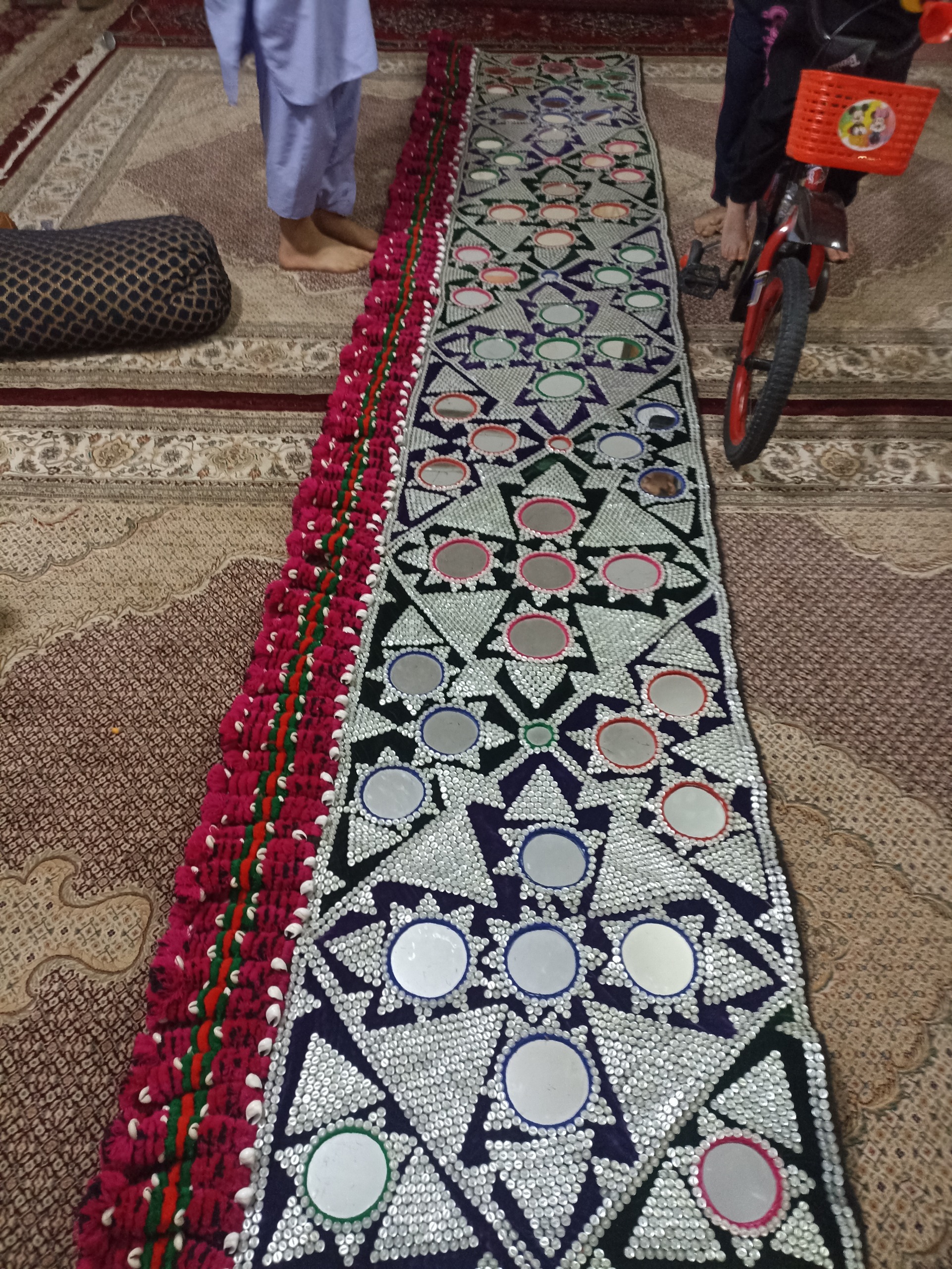 صنایع دستی سکه دوری و اینه دوزی اصل