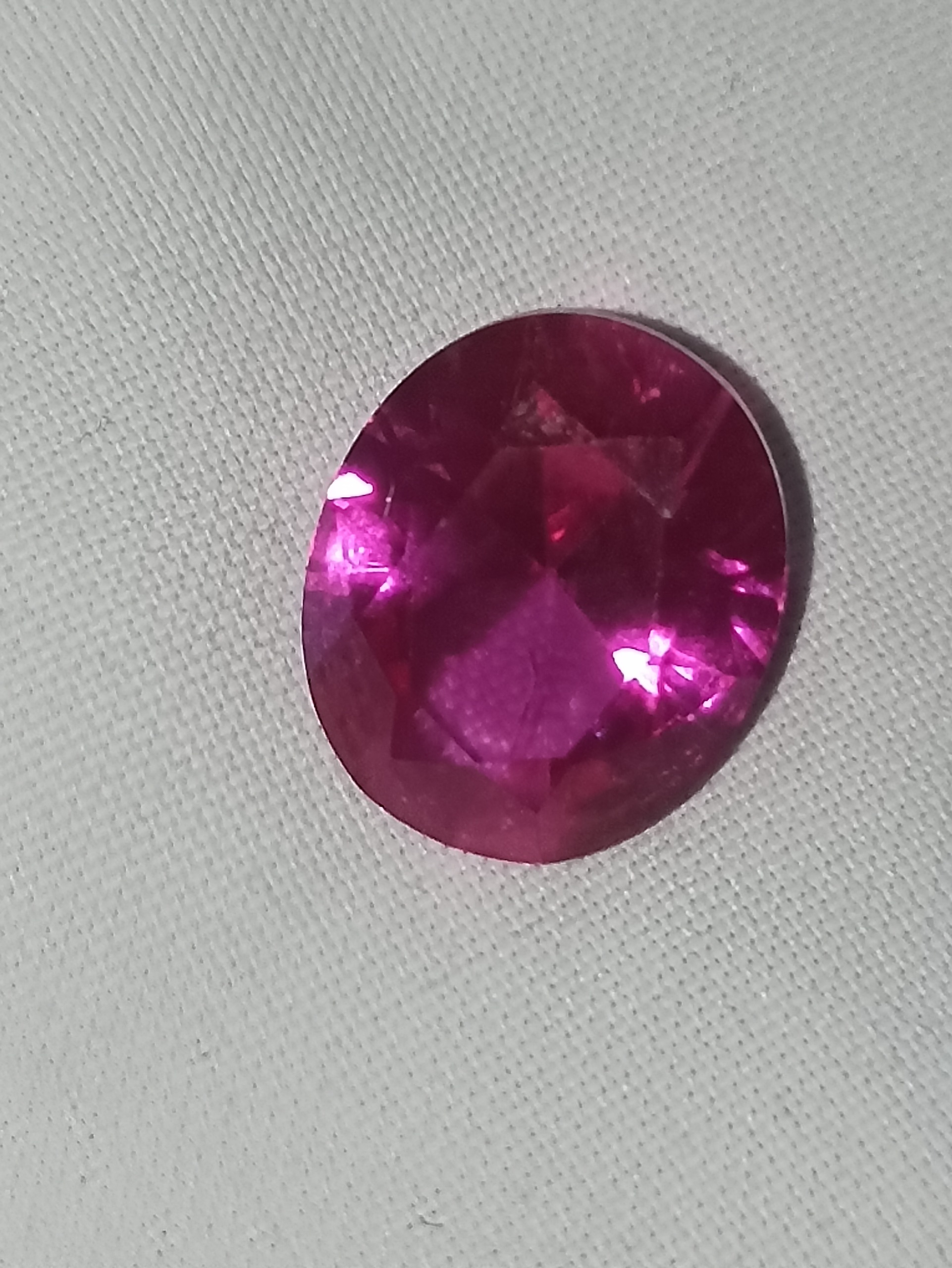 یاقوت تراش خورده زیبا 5.5قیراط