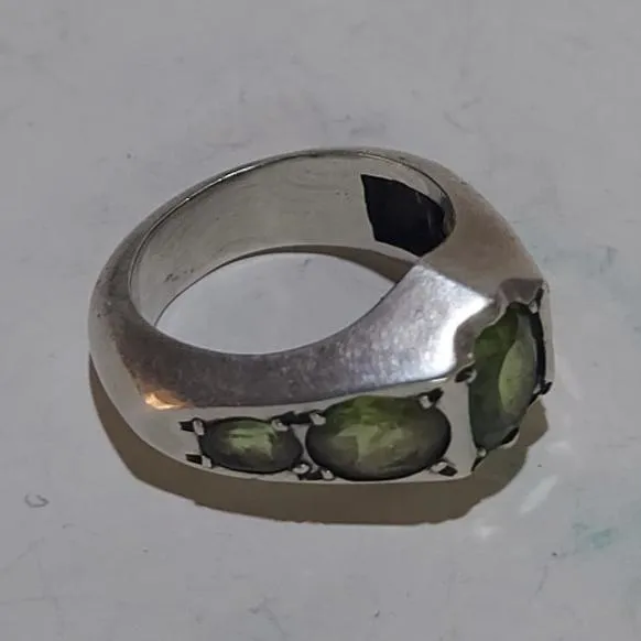 انگشتر پنج نگین زبرجد