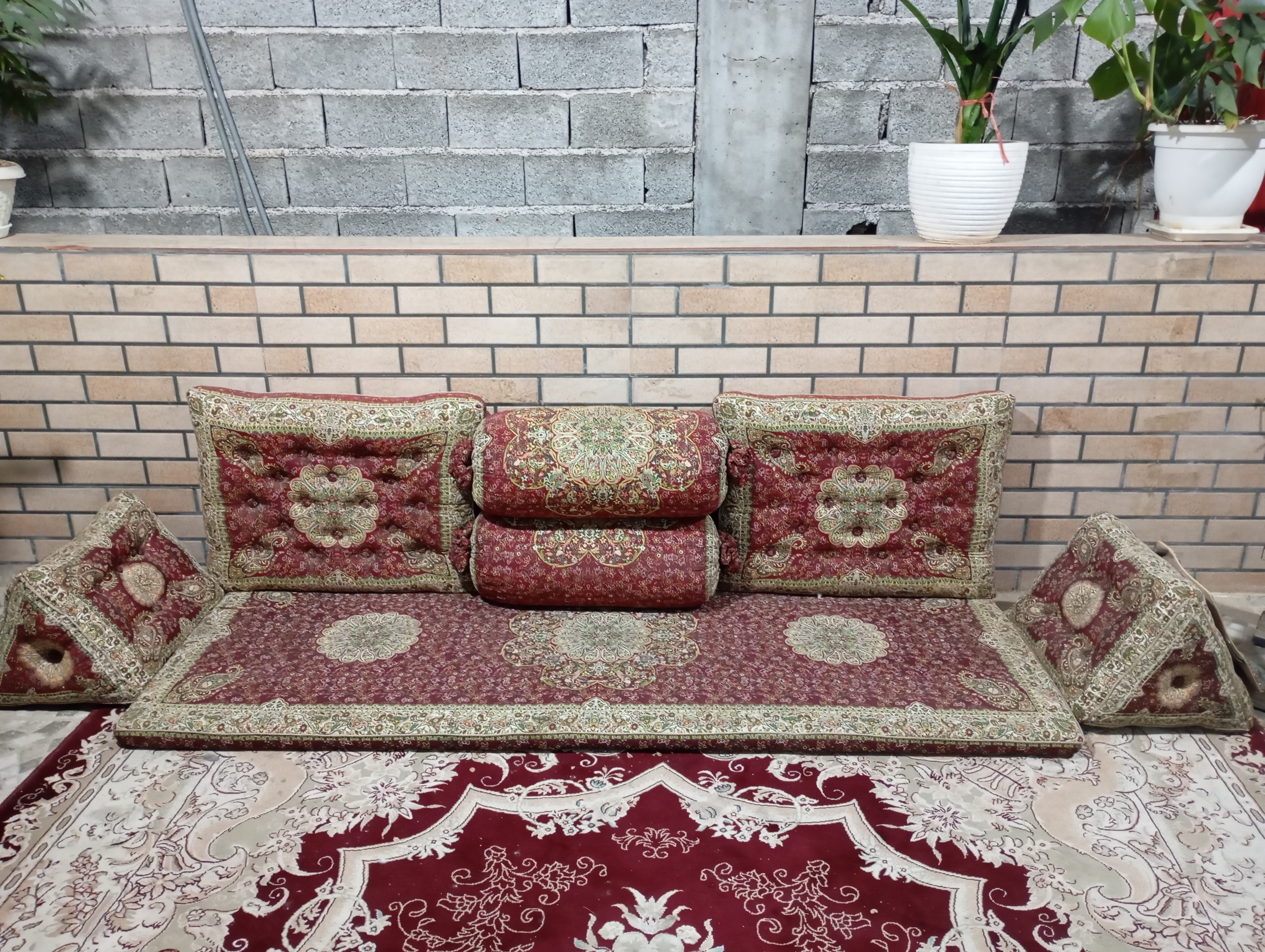 ست نشیمن و پشتی سلطنتی در حد نو قیمت مناسب