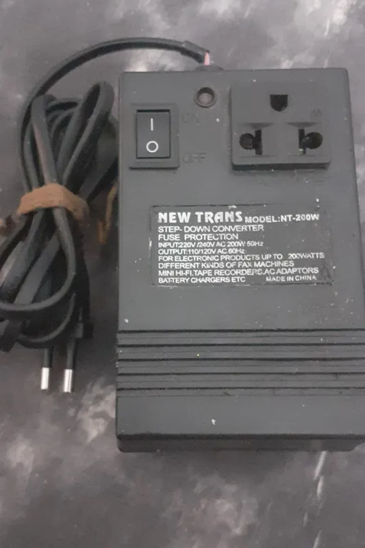 یکعددترانس سالم وقدیمی کمیاب سنگین 220به110ولت200W