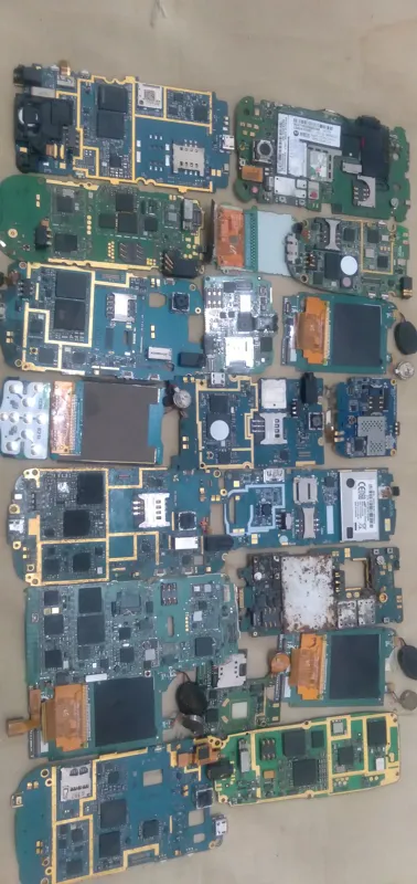 تعدادی بُرداصل قدیمی تکسیم موبایل،عالی جهت استخراج