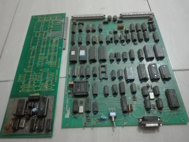 دوعددمادربردمخابراتی خاص پرازچیپ وآی سی وپربازده