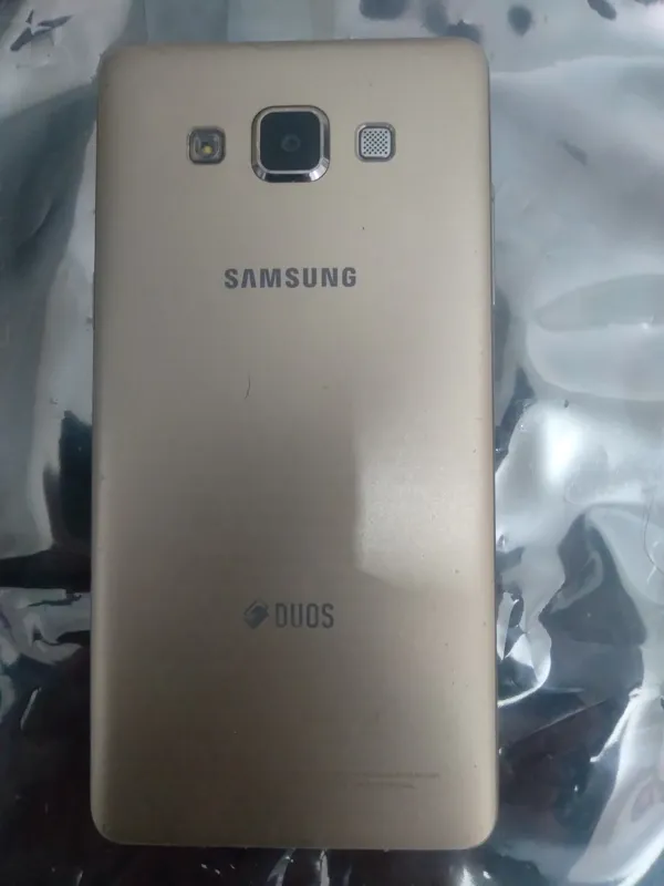 گوشی اصل بسیارسالم مرتب سامسونگA500Hنیازتاچ السیدی