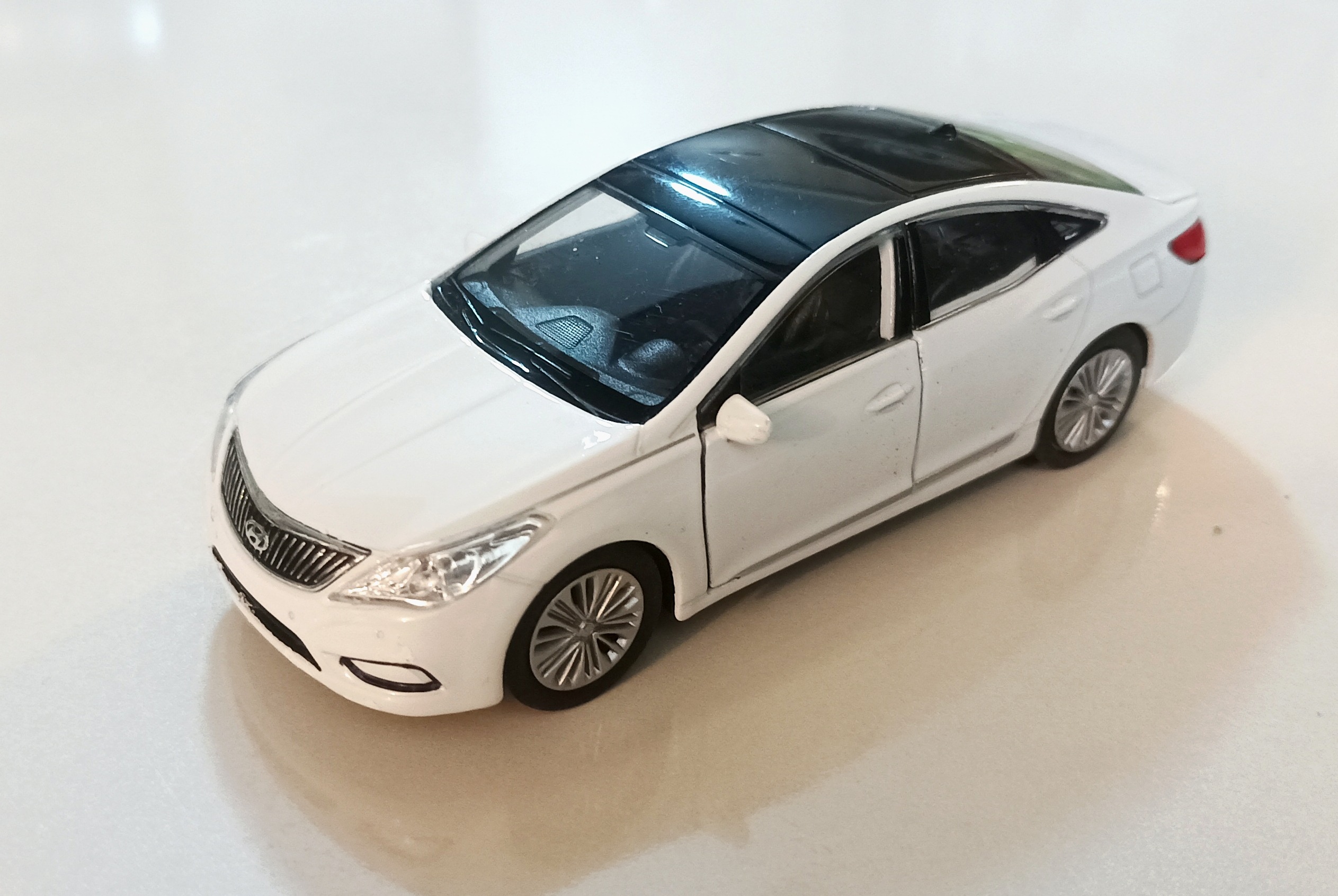 هیوندایی آزرا گرنجور ((ویلی))