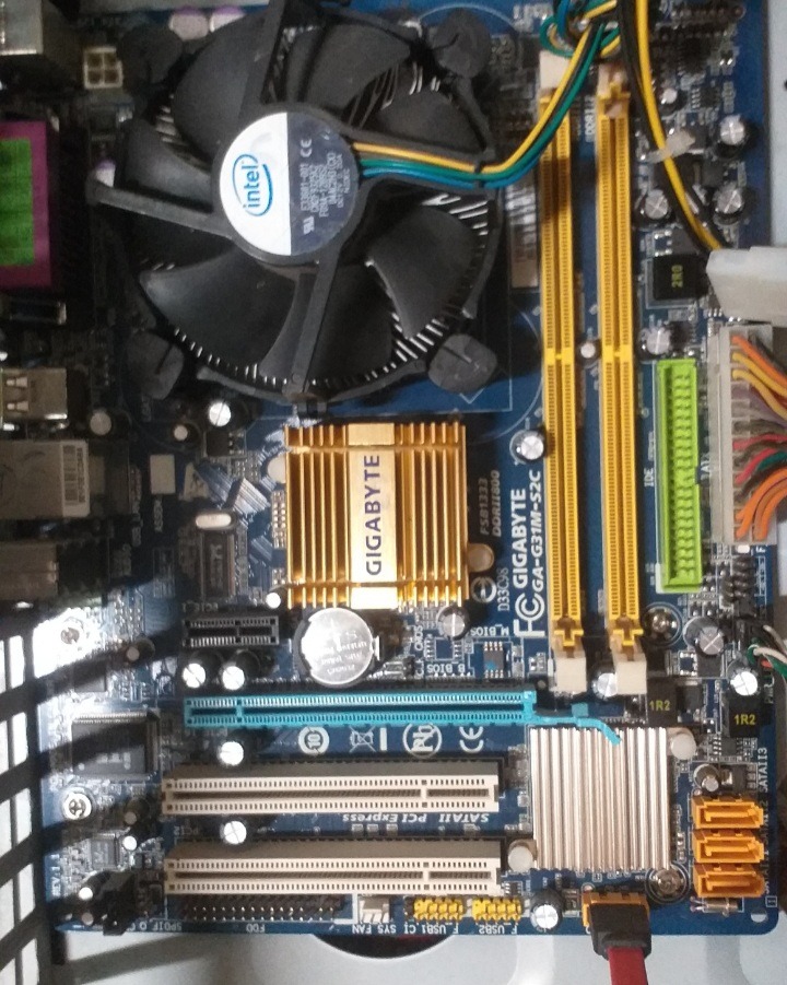 مادربرد گیگابایت GA-G31M-ES2C  cpu7500