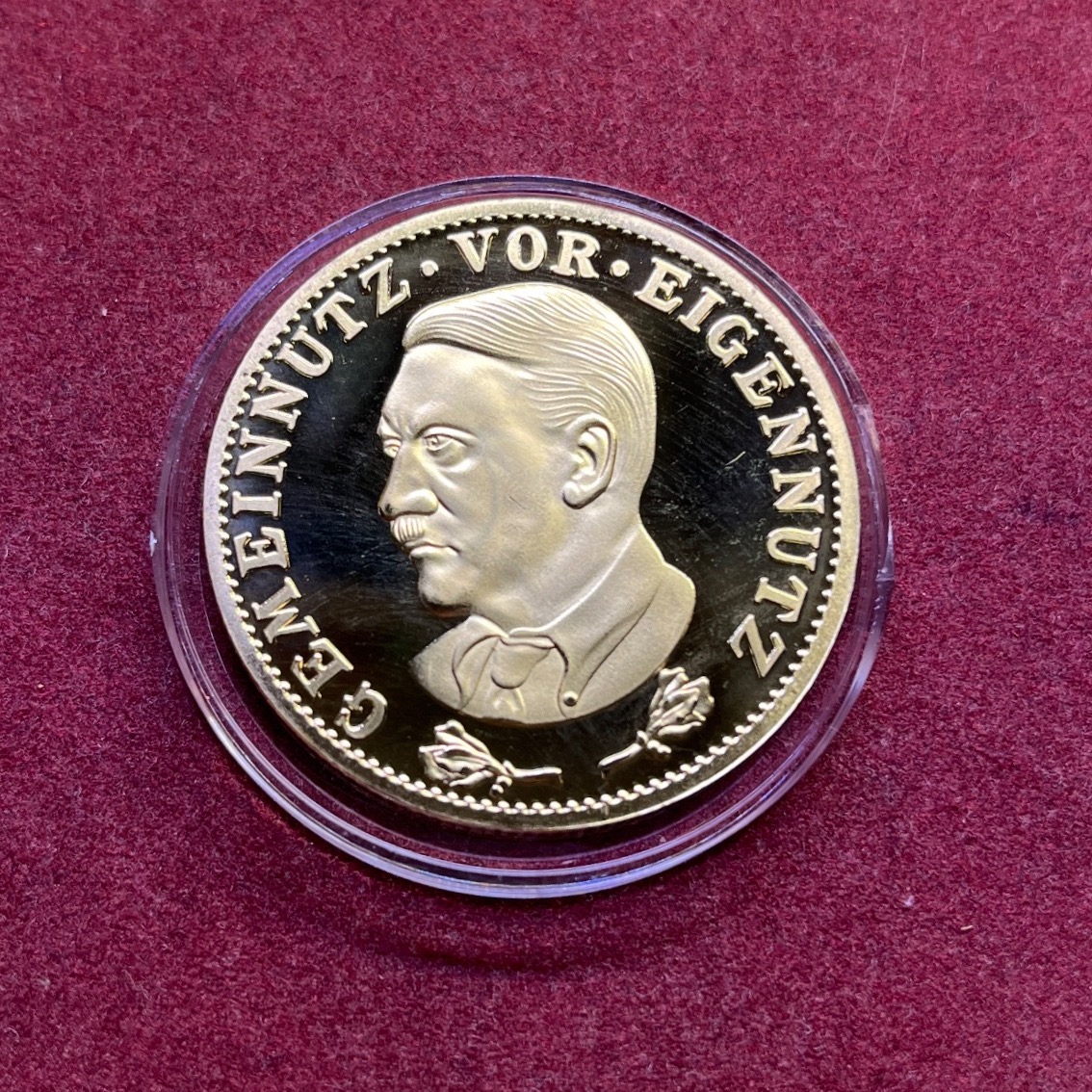 مدال یادبودی هیتلر و سربازان جنگجهانی