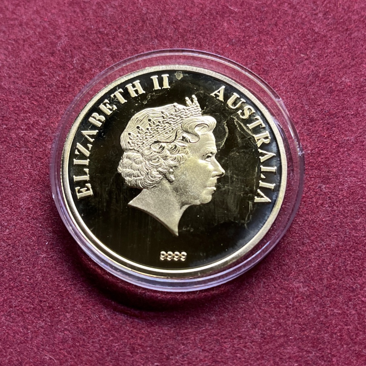 یادبود ملکه الیزابت استرالیا دلفین طلایی