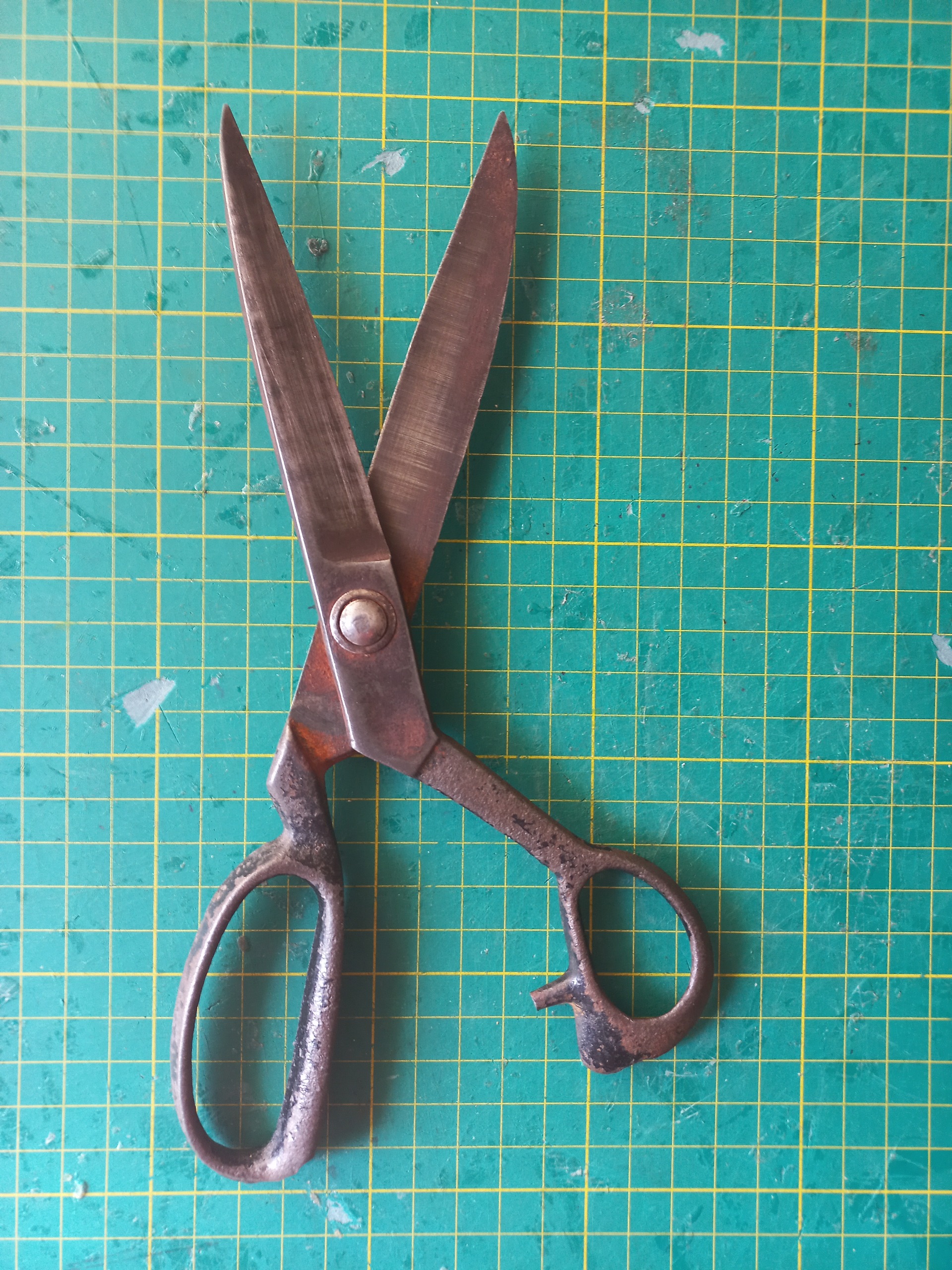 قیچی خیاطی قدیمی